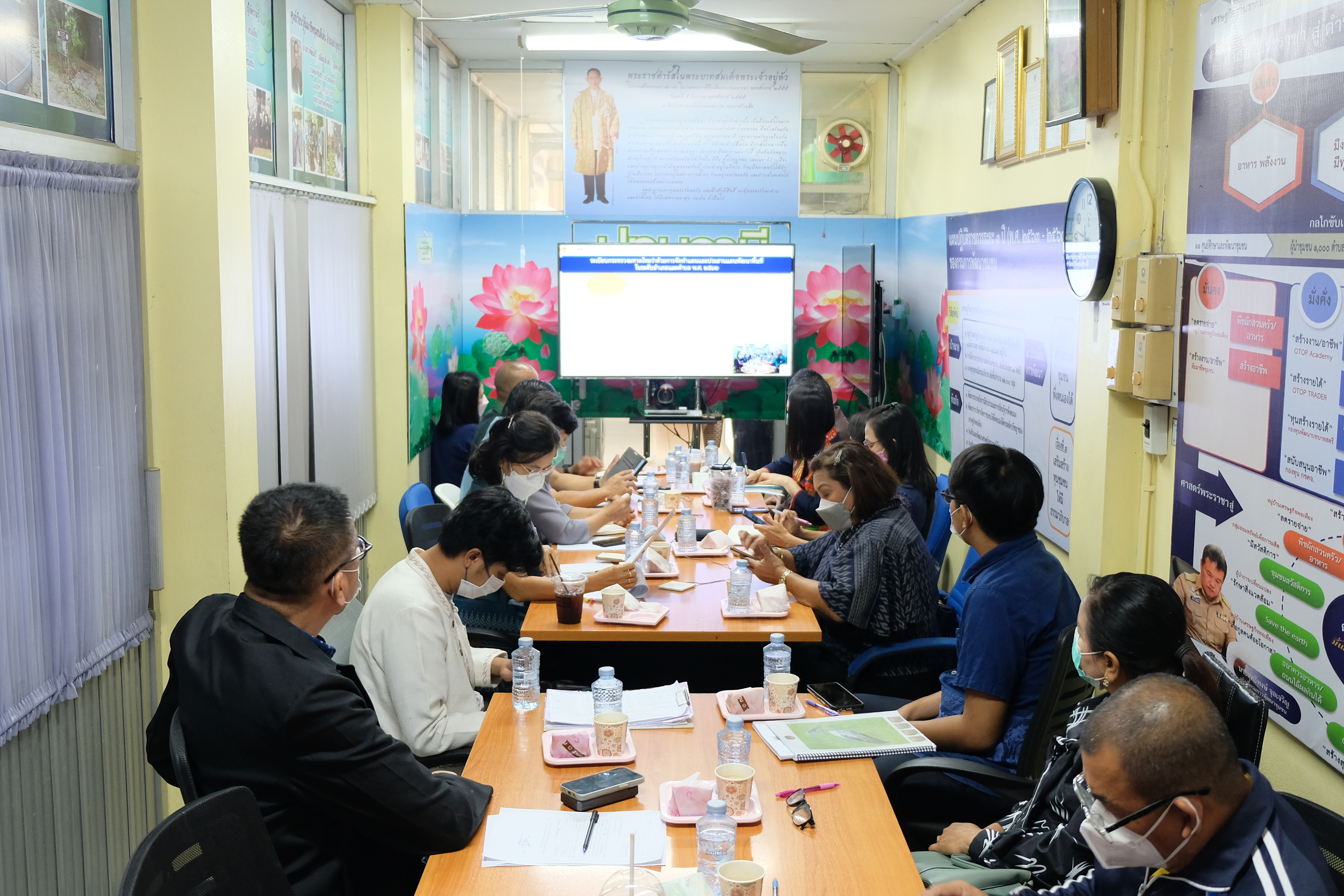 พช.ปทุมธานี “ร่วมประชุมเชิงปฏิบัติการสร้างความรู้ความเข้าใจเครือข่ายคณะกรรมการบริหารศูนย์ประสานงานองค์การชุมชนระดับจังหวัด (ศอช.จ) (สสช.)”