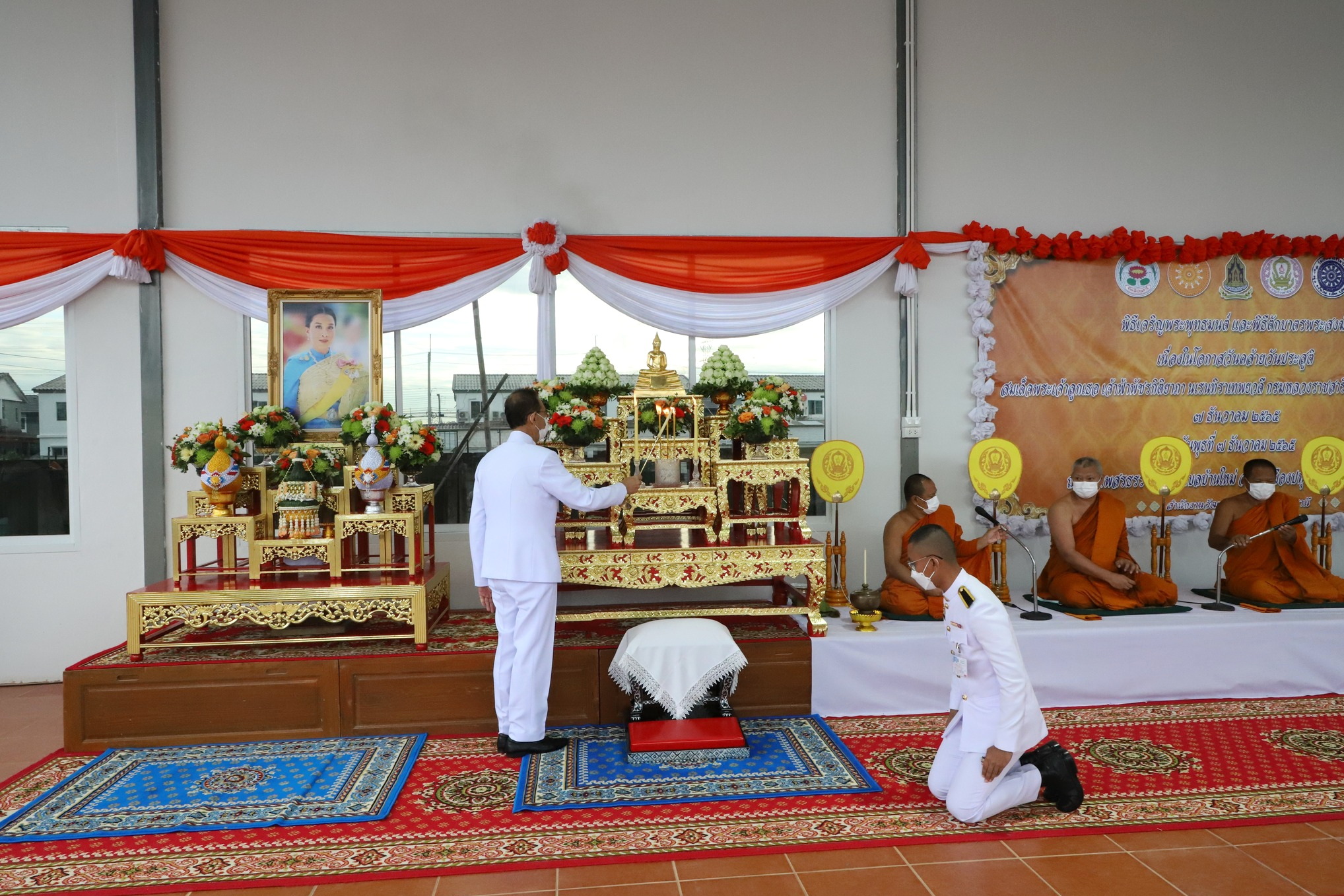 พช.ปทุมธานี “ร่วมพิธีเจริญพระพุทธมนต์ และพิธีตักบาตรพระสงฆ์ เนื่องในโอกาสวันคล้ายวันประสูติ สมเด็จพระเจ้าลูกเธอ เจ้าฟ้าพัชรกิติยาภา นเรนทิราเทพยวดี กรมหลวงราชสาริณีสิริพัชร มหาวัชรราชธิดา ๗ ธันวาคม ๒๕๖๕”