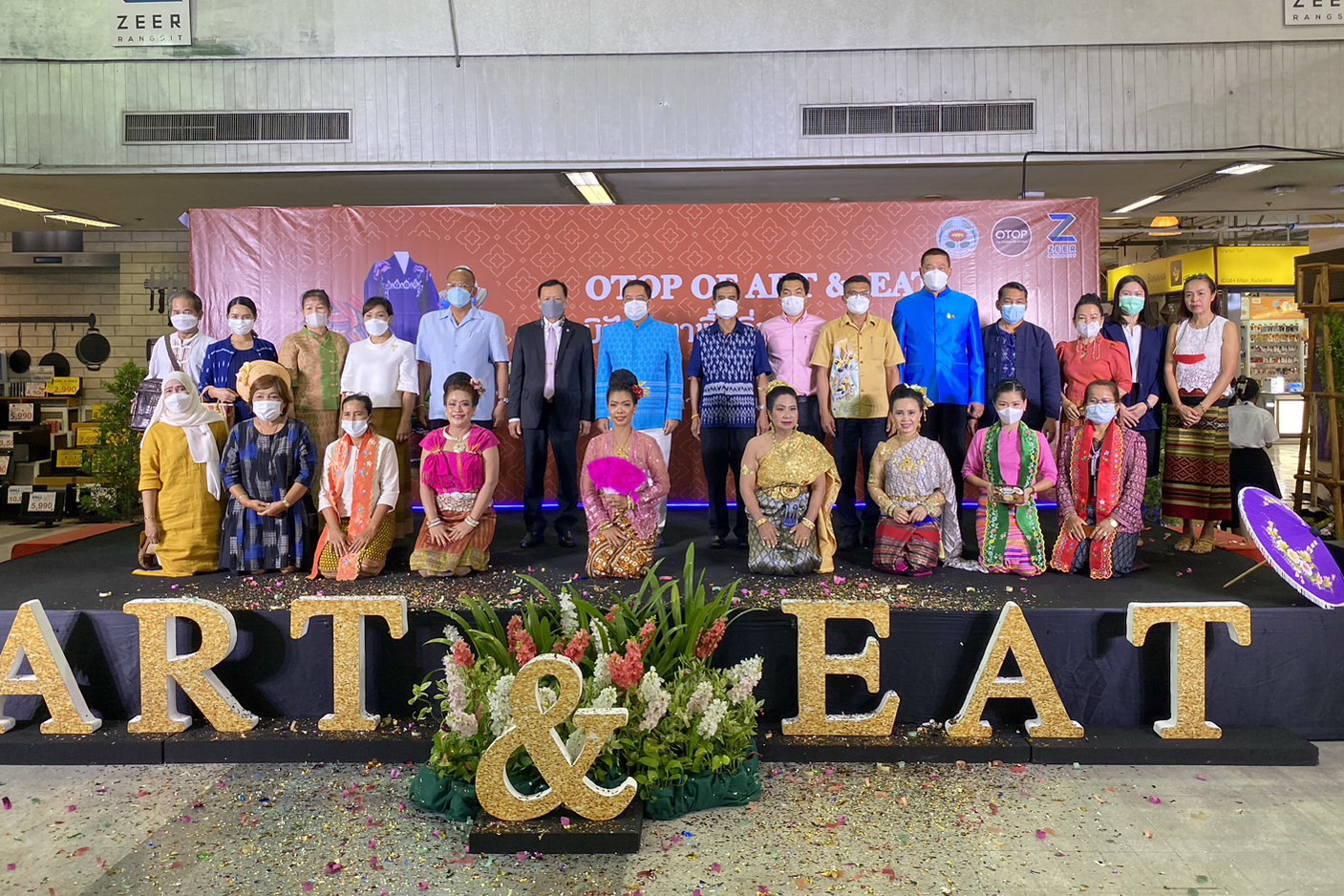 พช.ปทุมธานี “เครือข่ายโอทอปอำเภอลำลูกกา จัดงานภูมิปัญญาพื้นถิ่น สานศิลปะไทย” OTOP Of Art & Eat ครั้งที่ ๔”