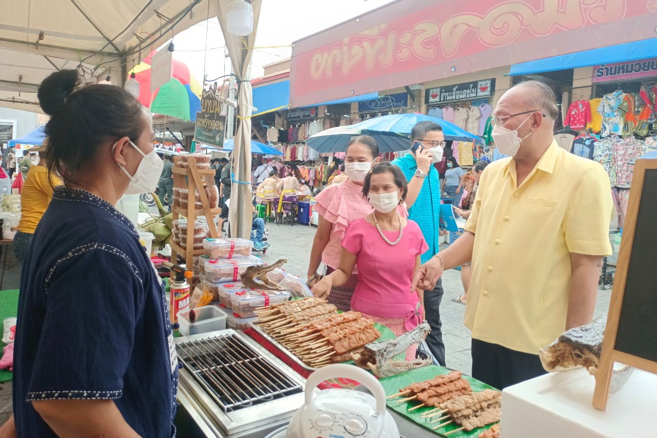พช.ปทุมธานี “ร่วมพิธีเปิดโครงการแข่งขันเรือยาวประเพณีชิงถ้วยพระราชทานฯ จังหวัดปทุมธานี ประจำปี ๒๕๖๕”