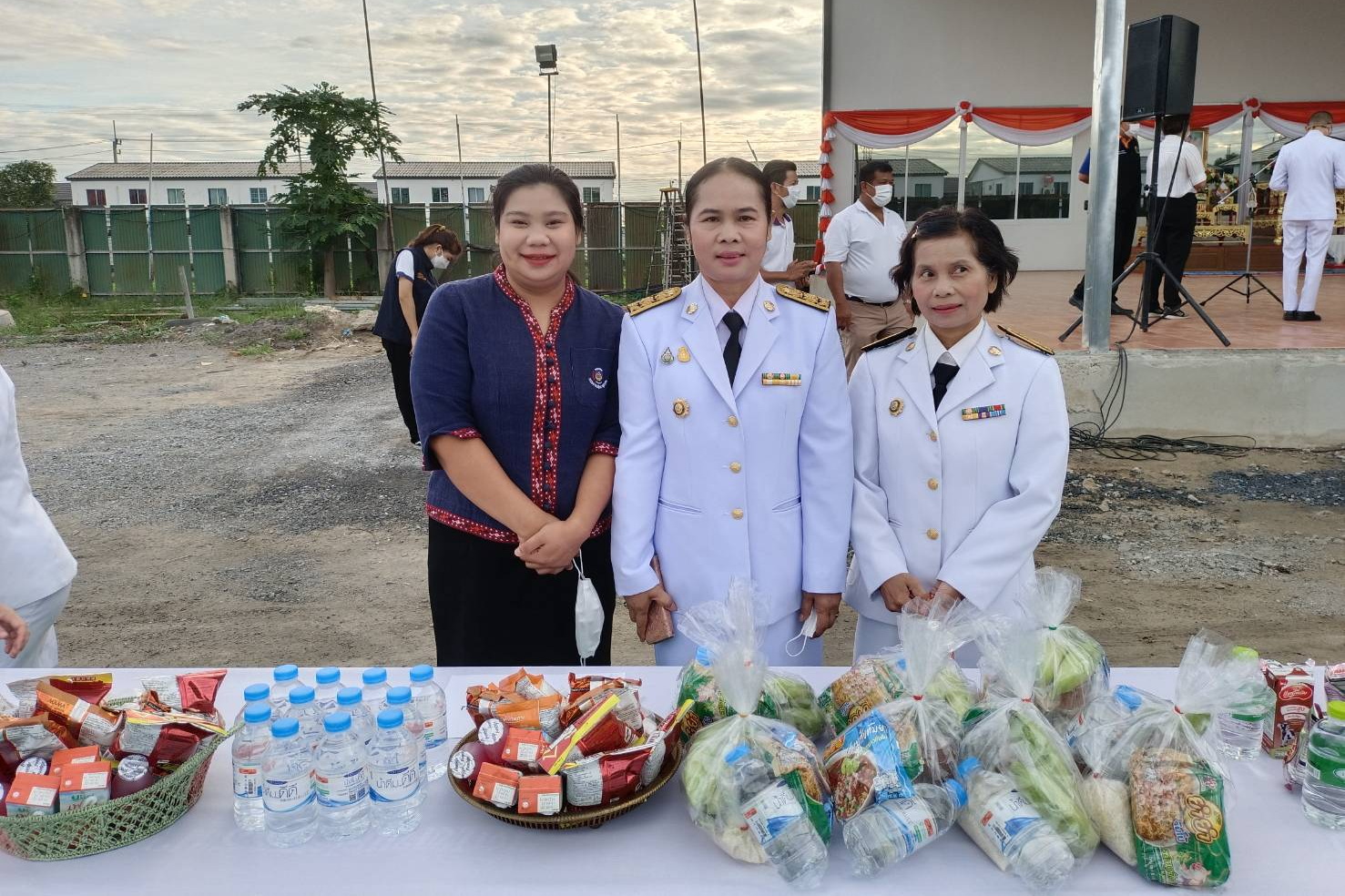 พช.ปทุมธานี “ร่วมพิธีเจริญพระพุทธมนต์ และพิธีตักบาตรพระสงฆ์ เนื่องในโอกาสวันคล้ายวันประสูติ สมเด็จพระเจ้าลูกเธอ เจ้าฟ้าพัชรกิติยาภา นเรนทิราเทพยวดี กรมหลวงราชสาริณีสิริพัชร มหาวัชรราชธิดา ๗ ธันวาคม ๒๕๖๕”