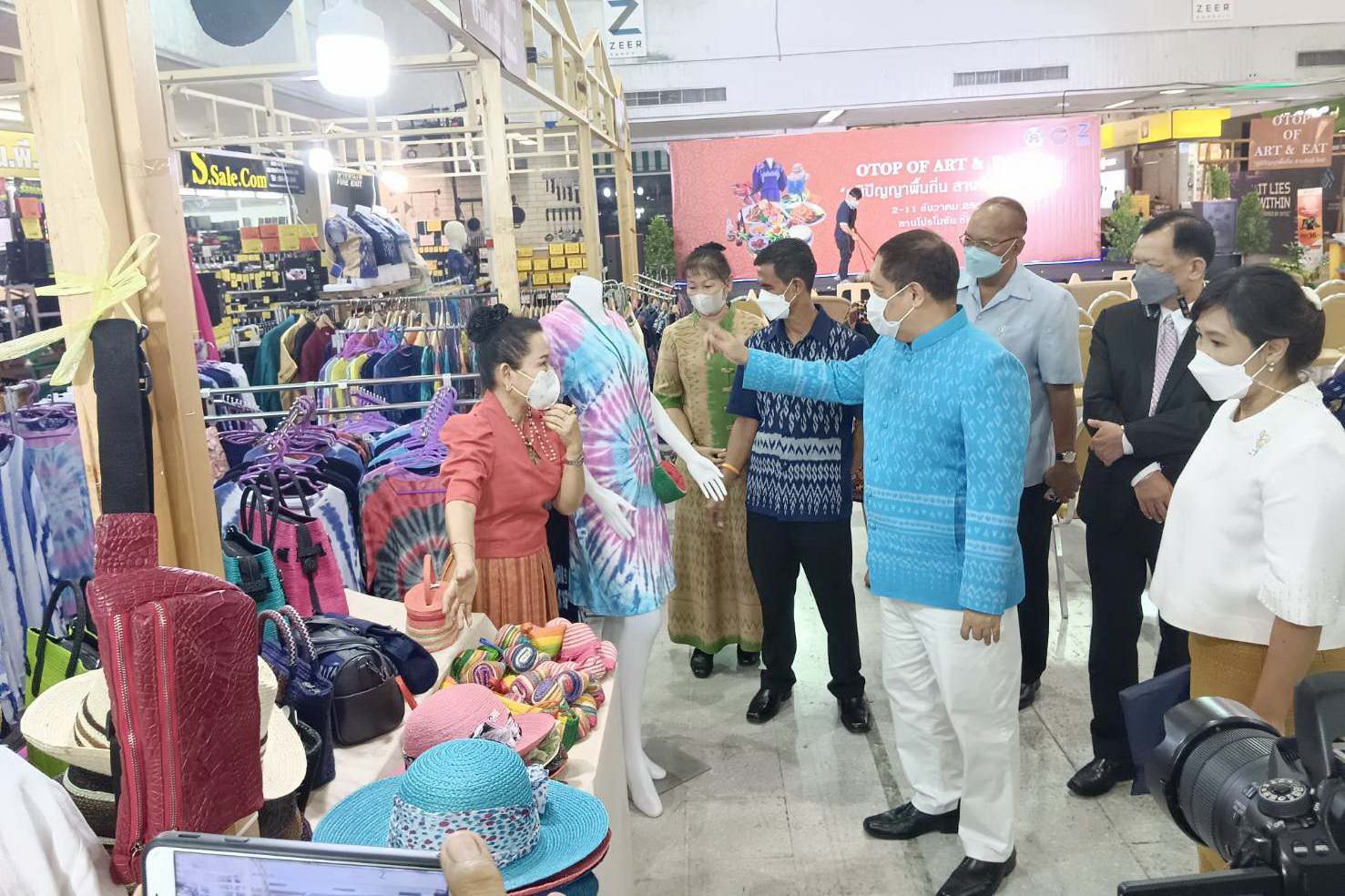 พช.ปทุมธานี “เครือข่ายโอทอปอำเภอลำลูกกา จัดงานภูมิปัญญาพื้นถิ่น สานศิลปะไทย” OTOP Of Art & Eat ครั้งที่ ๔”