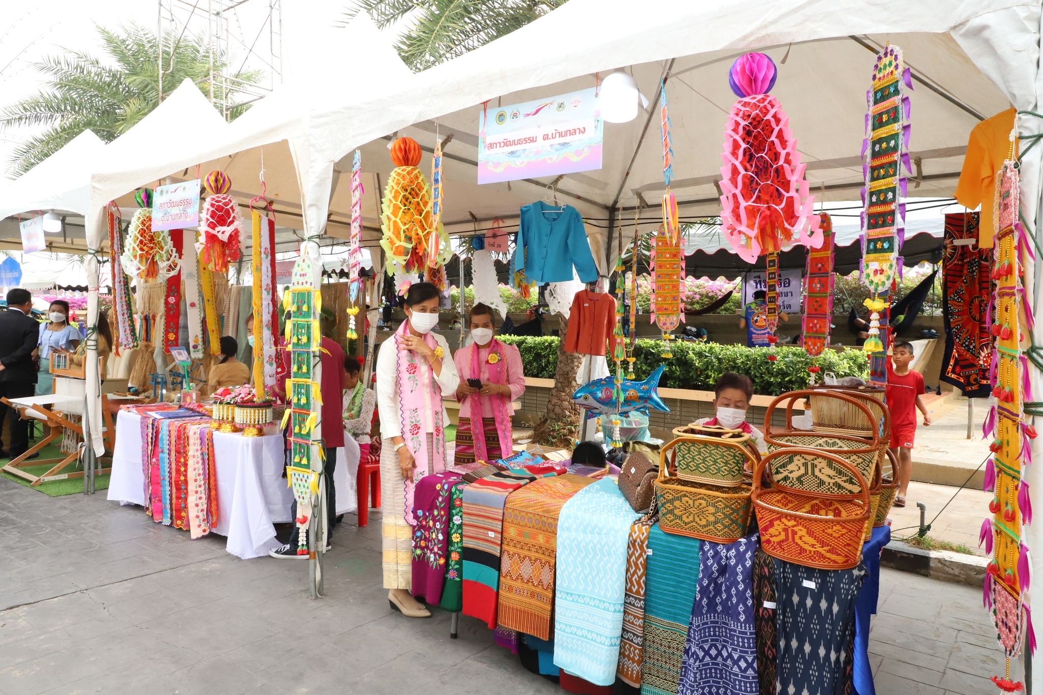 พช.ปทุมธานี “ร่วมพิธีเปิดโครงการแข่งขันเรือยาวประเพณีชิงถ้วยพระราชทานฯ จังหวัดปทุมธานี ประจำปี ๒๕๖๕”