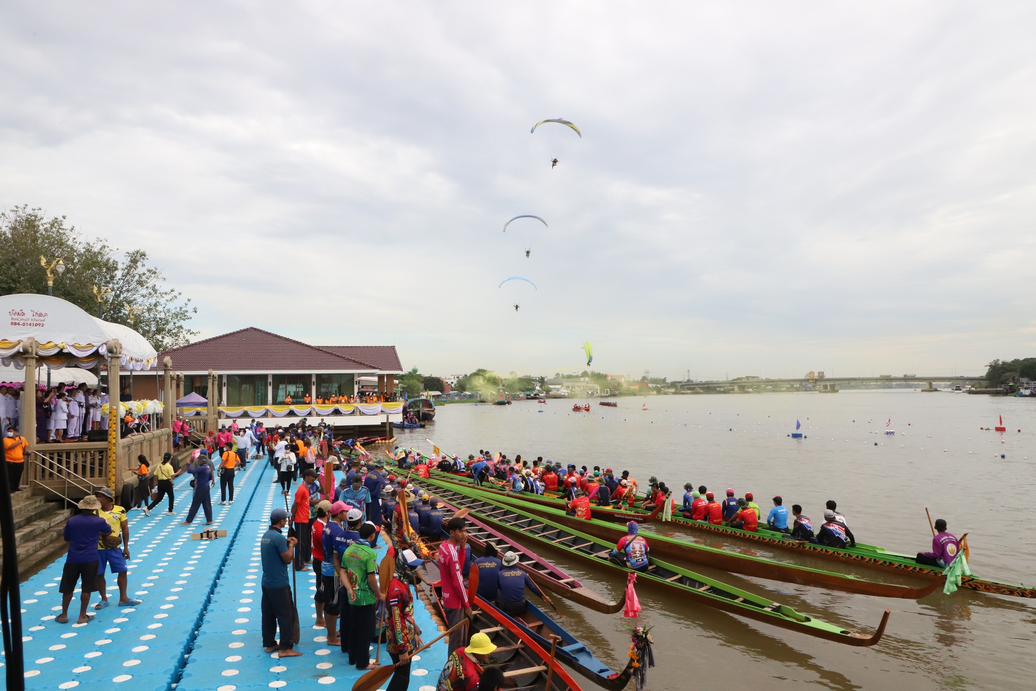 พช.ปทุมธานี “ร่วมพิธีเปิดโครงการแข่งขันเรือยาวประเพณีชิงถ้วยพระราชทานฯ จังหวัดปทุมธานี ประจำปี ๒๕๖๕”