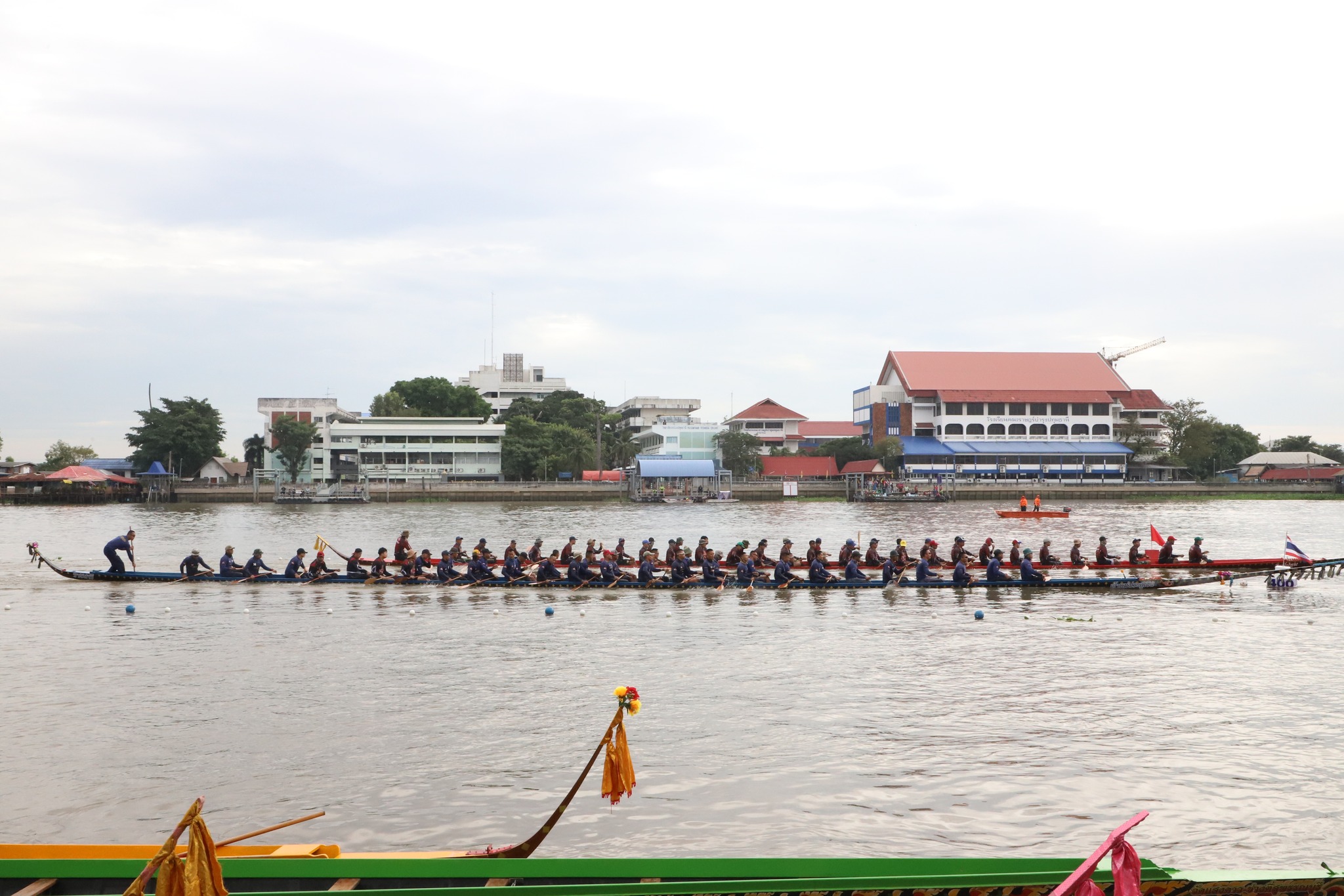 พช.ปทุมธานี “ร่วมพิธีเปิดโครงการแข่งขันเรือยาวประเพณีชิงถ้วยพระราชทานฯ จังหวัดปทุมธานี ประจำปี ๒๕๖๕”