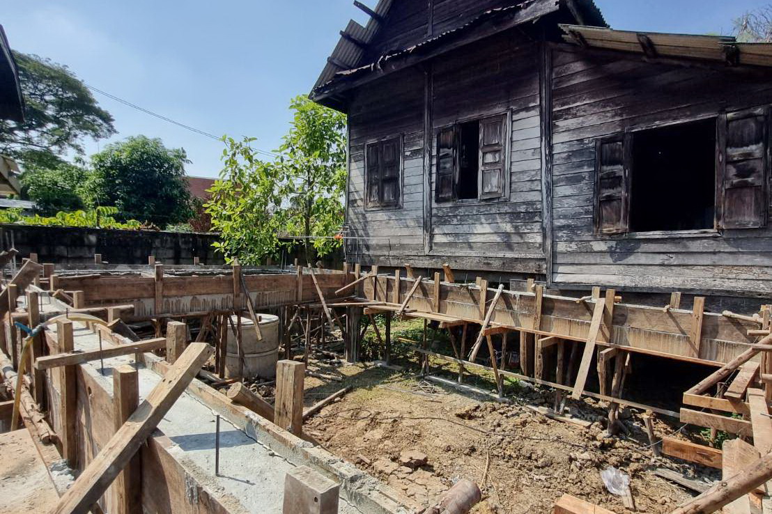 พช.ปทุมธานี “ติดตามความคืบหน้าการก่อสร้างบ้านหลังใหม่ให้กับครัวเรือนเป้าหมายจากระบบ TPMAP ตามโครงการบ้านห่วงใยจากใจ GLO ปี ๒๕๖๕”