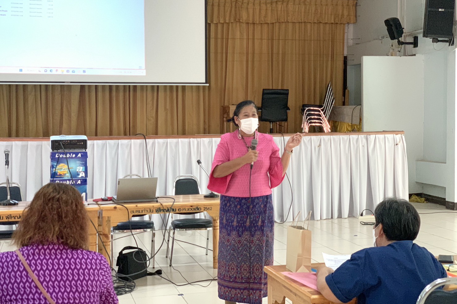 พช.ปทุมธานี “สพอ.หนองเสือ ดำเนินโครงการเพิ่มประสิทธิภาพการปฏิบัติงานแก่กลไกการขับเคลื่อนกองทุนพัฒนาบทบาทสตรี”