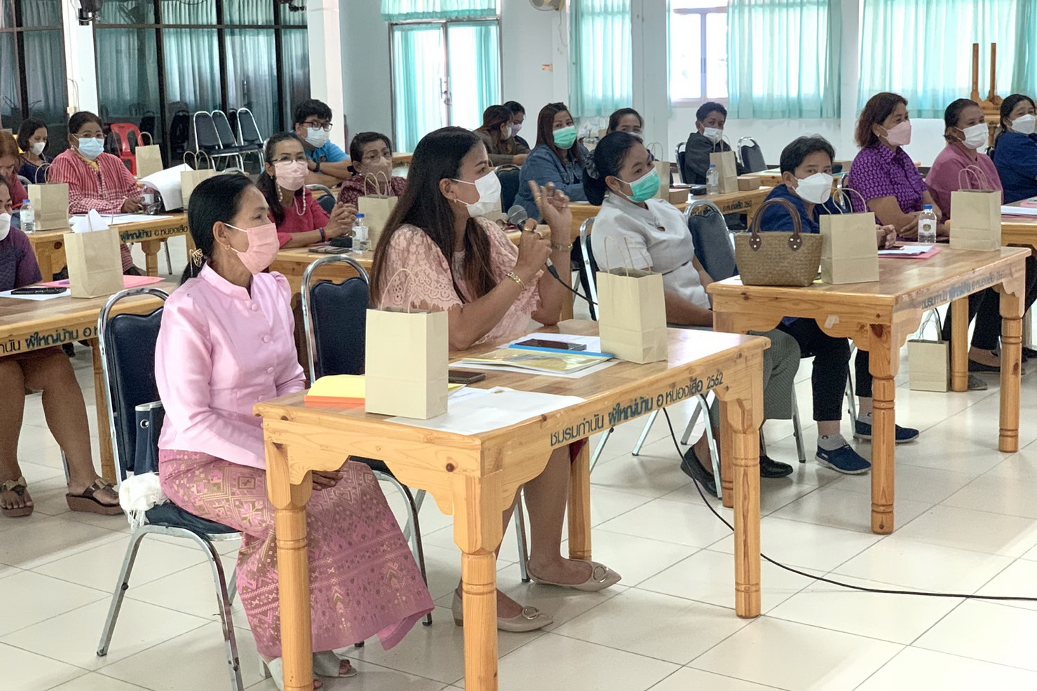 พช.ปทุมธานี “สพอ.หนองเสือ ดำเนินโครงการเพิ่มประสิทธิภาพการปฏิบัติงานแก่กลไกการขับเคลื่อนกองทุนพัฒนาบทบาทสตรี”