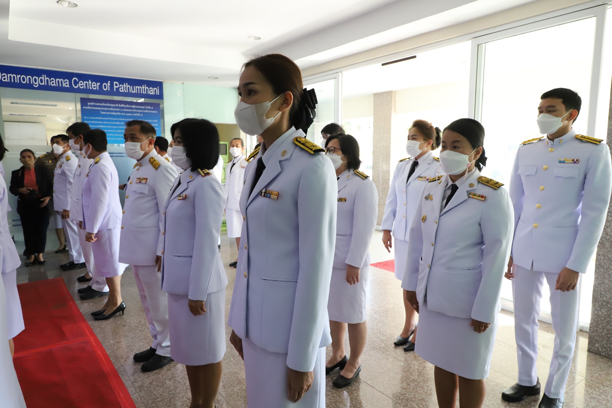 พช.ปทุมธานี “ร่วมพิธีลงนามถวายพระพร สมเด็จพระเจ้าลูกเธอ เจ้าฟ้าพัชรกิติยาภา นเรนทิราเทพยวดี กรมหลวงราชสาริณีสิริพัชร มหาวัชรราชธิดา ให้ทรงหายจากพระอาการประชวรโดยเร็ววัน”