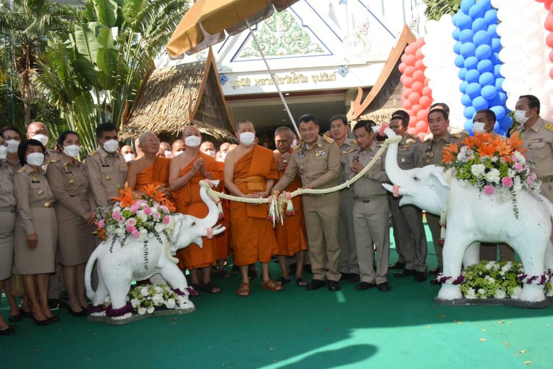 พช.ปทุมธานี “ร่วมเปิดงานมหกรรมหมู่บ้านรักษาศีล ๕ ต้นแบบและการจัดแสดงจำหน่ายผลิตภัณฑ์สัมมาชีพชุมชนและ OTOP ระดับประเทศ