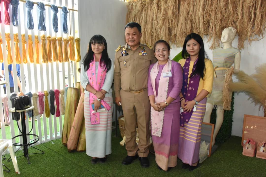 พช.ปทุมธานี “ร่วมเปิดงานมหกรรมหมู่บ้านรักษาศีล ๕ ต้นแบบและการจัดแสดงจำหน่ายผลิตภัณฑ์สัมมาชีพชุมชนและ OTOP ระดับประเทศ