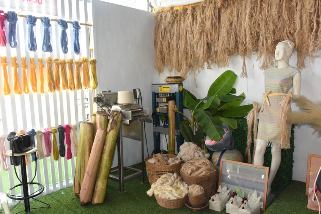 พช.ปทุมธานี “ร่วมเปิดงานมหกรรมหมู่บ้านรักษาศีล ๕ ต้นแบบและการจัดแสดงจำหน่ายผลิตภัณฑ์สัมมาชีพชุมชนและ OTOP ระดับประเทศ