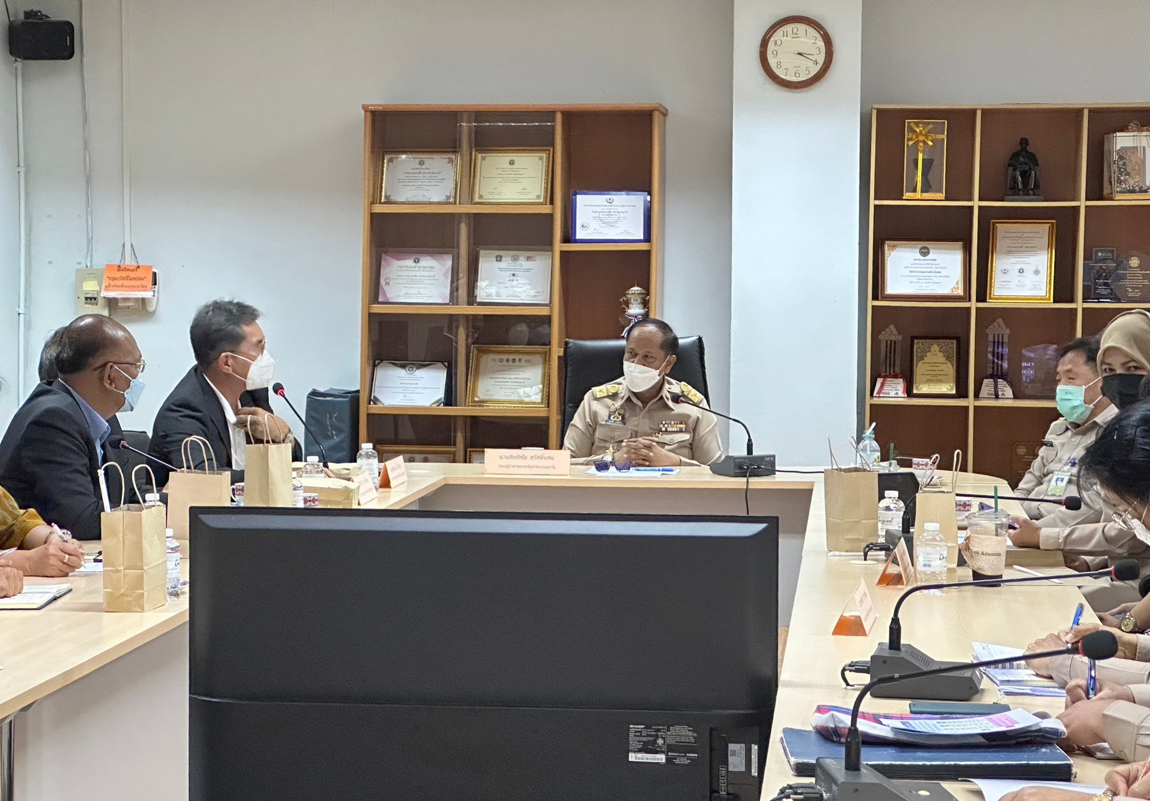 พช.ปทุมธานี “ร่วมประชุมขับเคลื่อนการดำเนินงานส่งเสริมและยกระดับเศรษฐกิจฐานราก โครงการหนองเสือเมืองสมุนไพร”