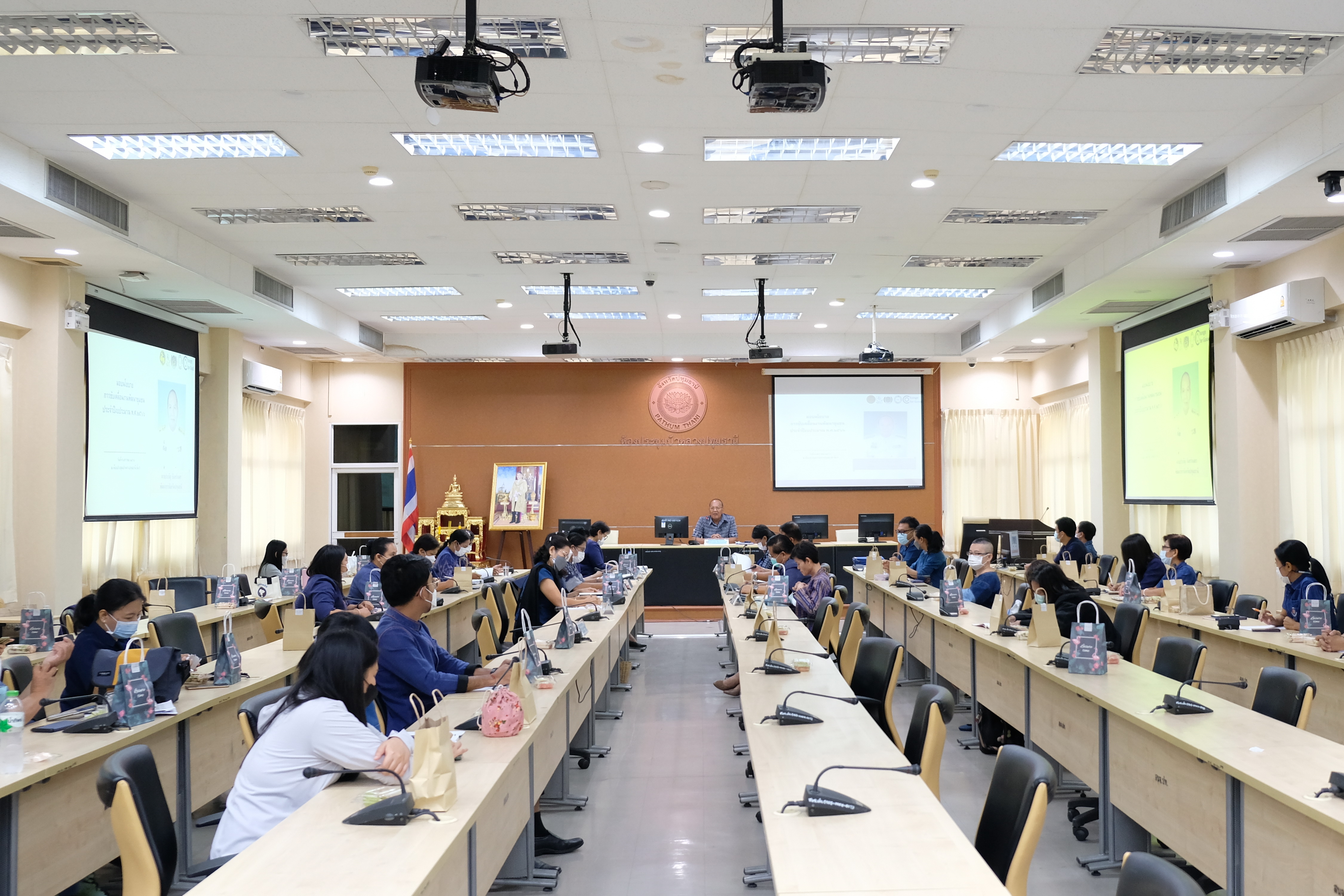 พช.ปทุมธานี “ประชุมมอบนโยบายการขับเคลื่อนงานพัฒนาชุมชน ประจำปีงบประมาณ พ.ศ. ๒๕๖๖”