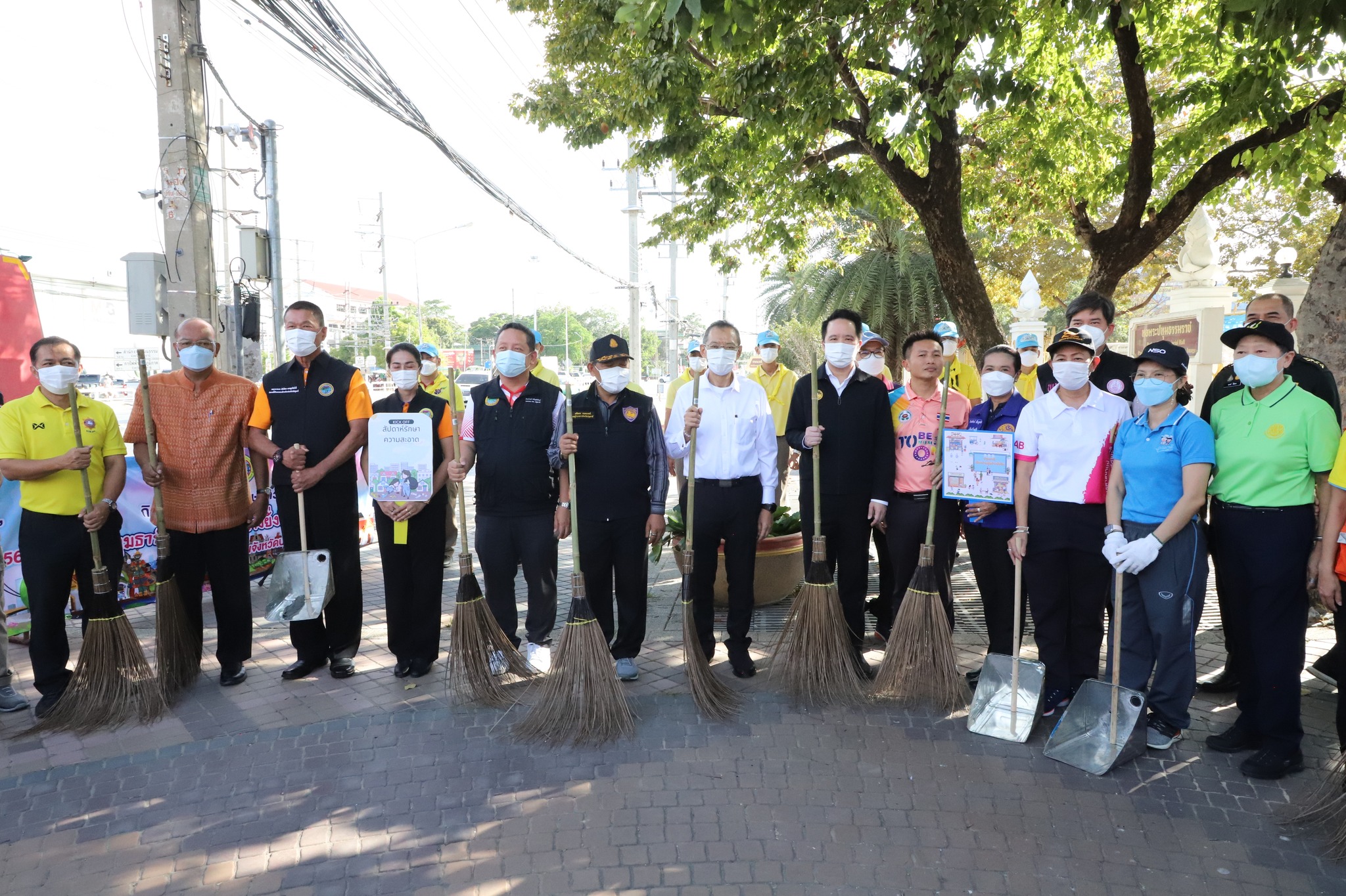 พช.ปทุมธานี “ร่วมกิจกรรม Kick Off สัปดาห์รักษาความสะอาด เดินหน้าปทุมธานีให้เป็นเมืองน่าอยู่ ตามเป้าหมายการพัฒนายั่งยืน เป็นของขวัญปีใหม่ ๒๕๖๖ เพื่อชาวปทุมธานี”