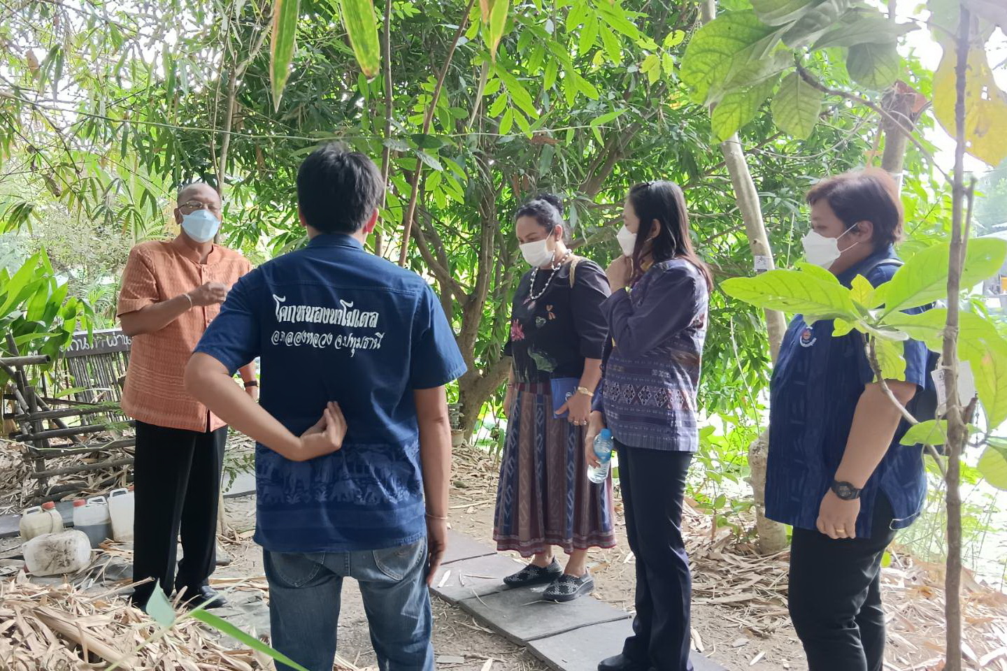 พช.ปทุมธานี “ติดตามการดำเนินโครงการพัฒนาพื้นที่ต้นแบบการพัฒนาคุณภาพชีวิตตามหลักทฤฎีใหม่ประยุกต์สู่ โคก หนอง นา โมเดล แปลงนา CLM อำเภอคลองหลวง จังหวัดปทุมธานี”