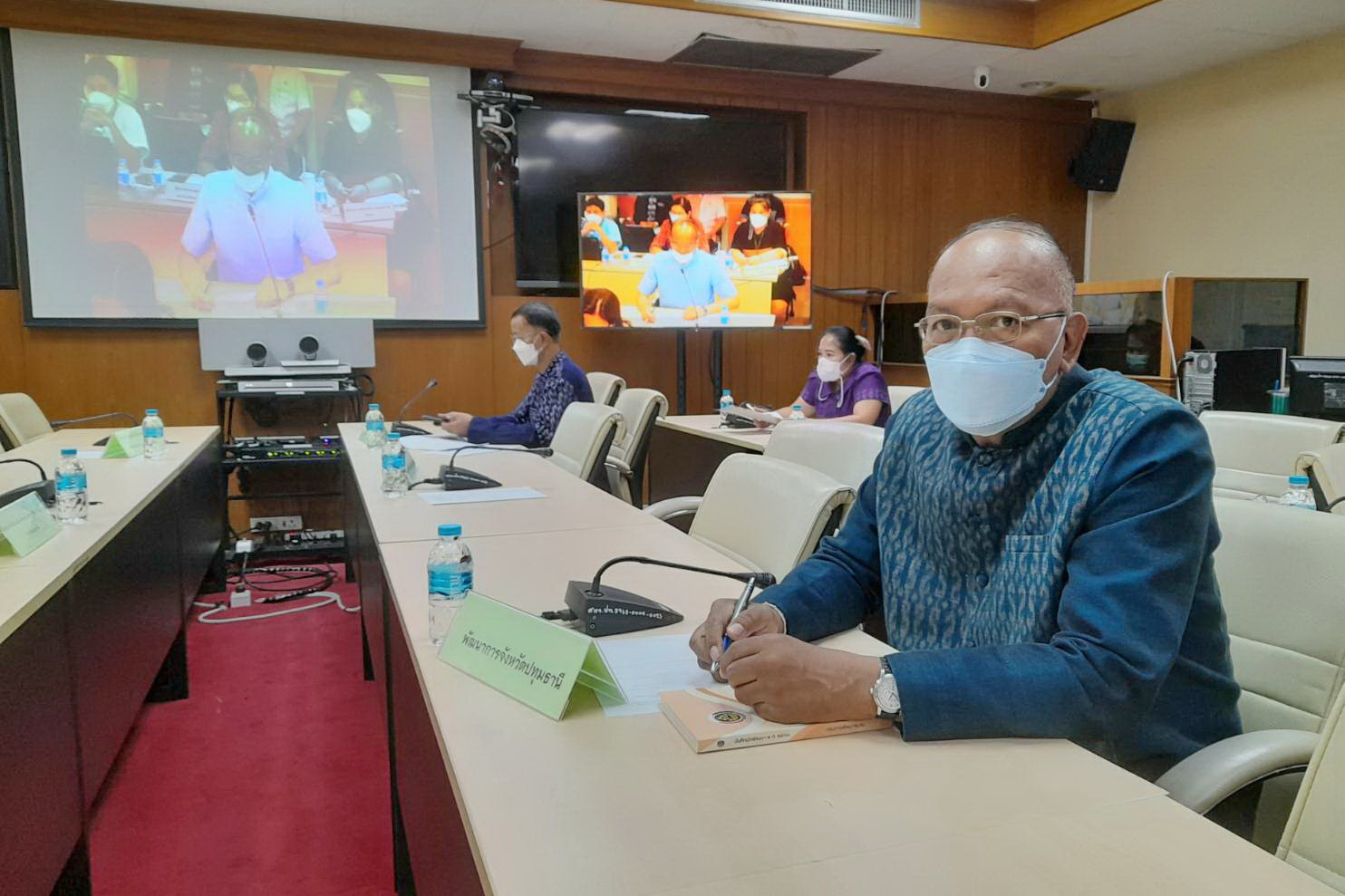 พช.ปทุมธานี “ร่วมประชุมขับเคลื่อนและติดตามนโยบายของรัฐบาล และภารกิจสำคัญของปลัดกระทรวงมหาดไทย ประจำปีงบประมาณ พ.ศ. ๒๕๖๖ ผ่านระบบวีดิทัศน์ทางไกล”