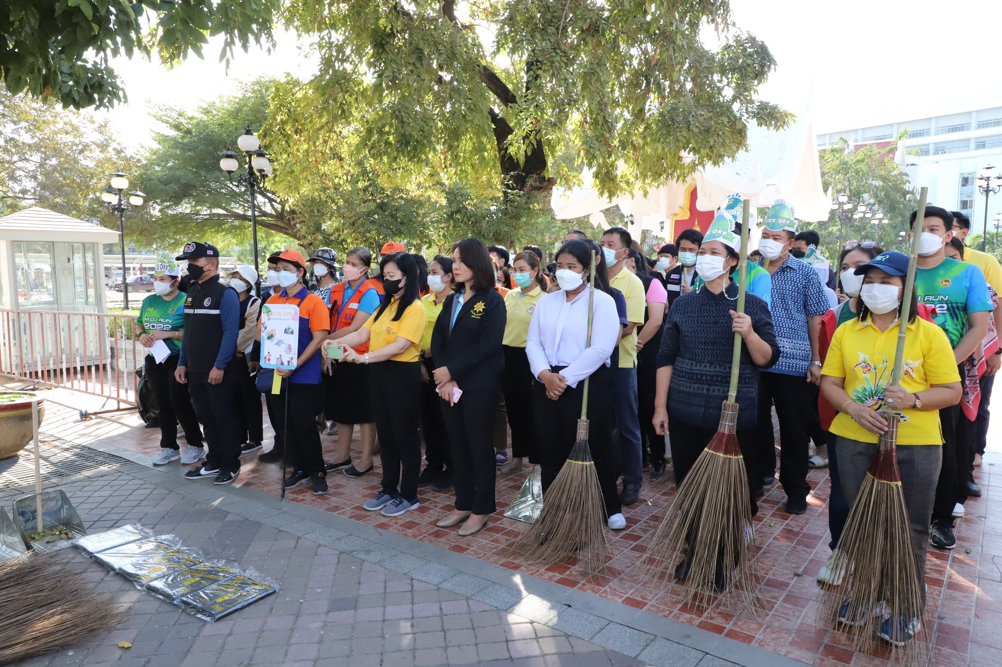 พช.ปทุมธานี “ร่วมกิจกรรม Kick Off สัปดาห์รักษาความสะอาด เดินหน้าปทุมธานีให้เป็นเมืองน่าอยู่ ตามเป้าหมายการพัฒนายั่งยืน เป็นของขวัญปีใหม่ ๒๕๖๖ เพื่อชาวปทุมธานี”