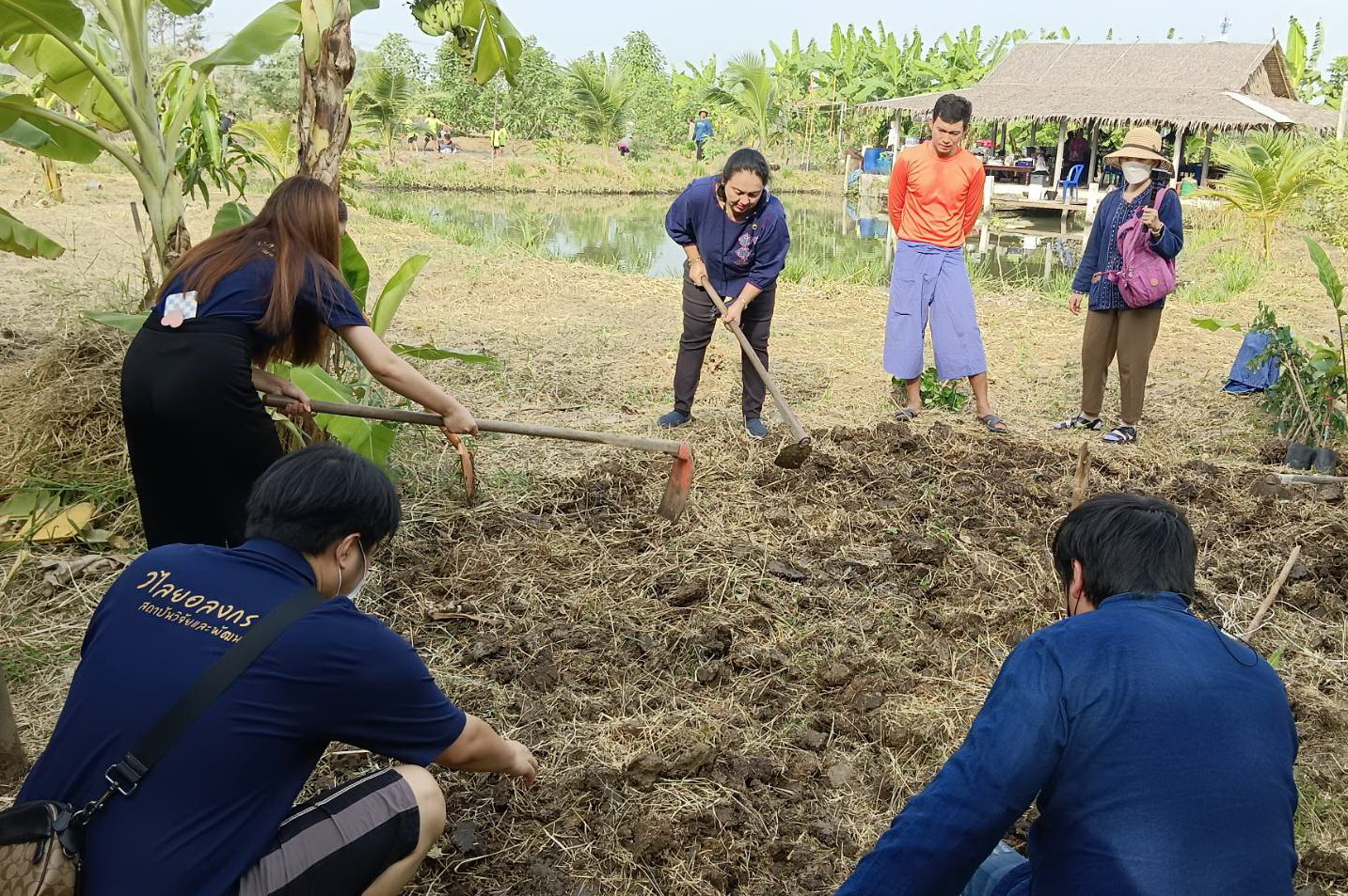 พช.ปทุมธานี “ขับเคลื่อนนโยบายการพัฒนาชุมชน ส่งเสริมกิจกรรมเครือข่ายพื้นที่ต้นแบบ โคก หนอง นา โมเดล จังหวัดปทุมธานี”