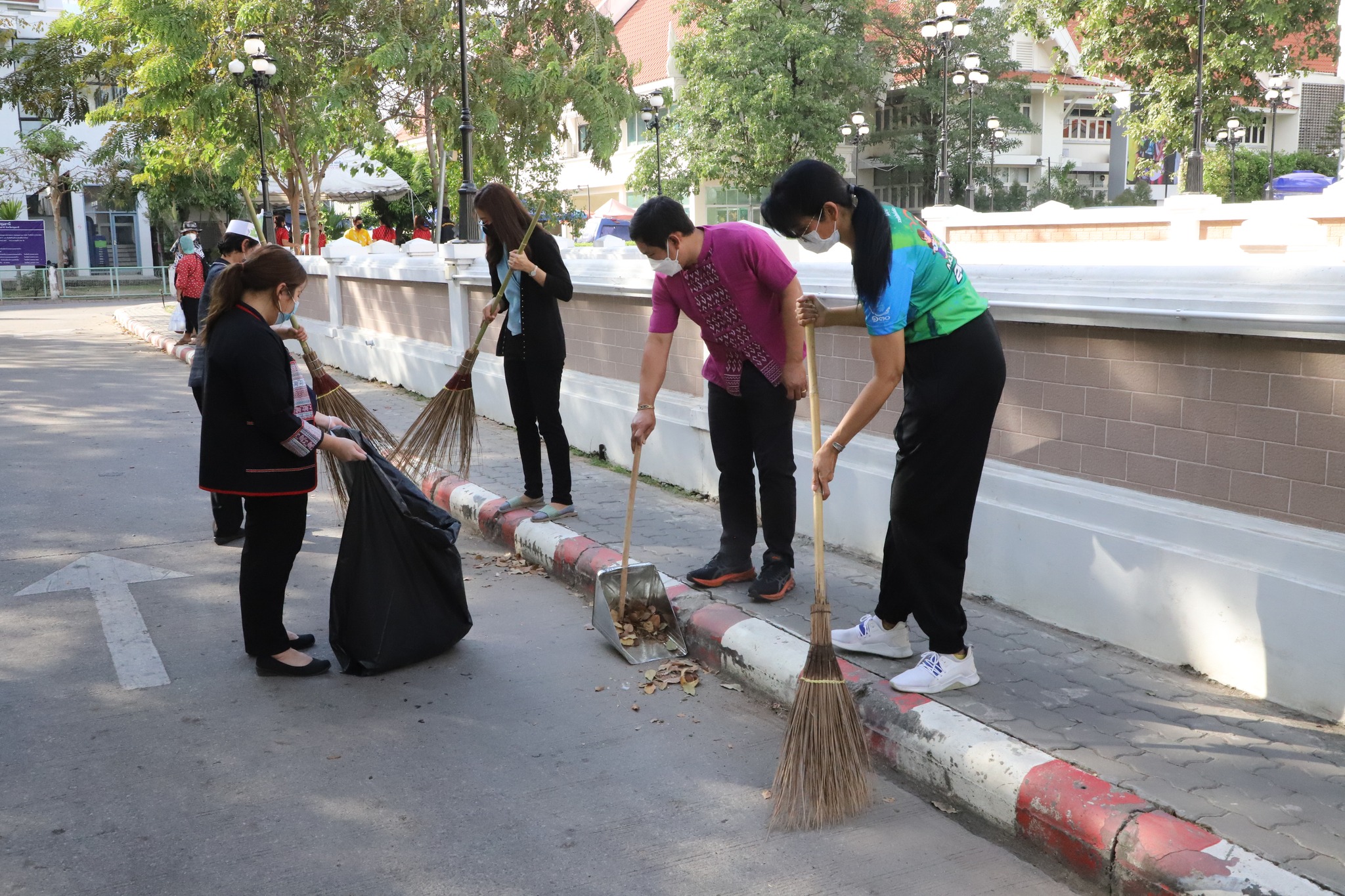 พช.ปทุมธานี “ร่วมกิจกรรม Kick Off สัปดาห์รักษาความสะอาด เดินหน้าปทุมธานีให้เป็นเมืองน่าอยู่ ตามเป้าหมายการพัฒนายั่งยืน เป็นของขวัญปีใหม่ ๒๕๖๖ เพื่อชาวปทุมธานี”