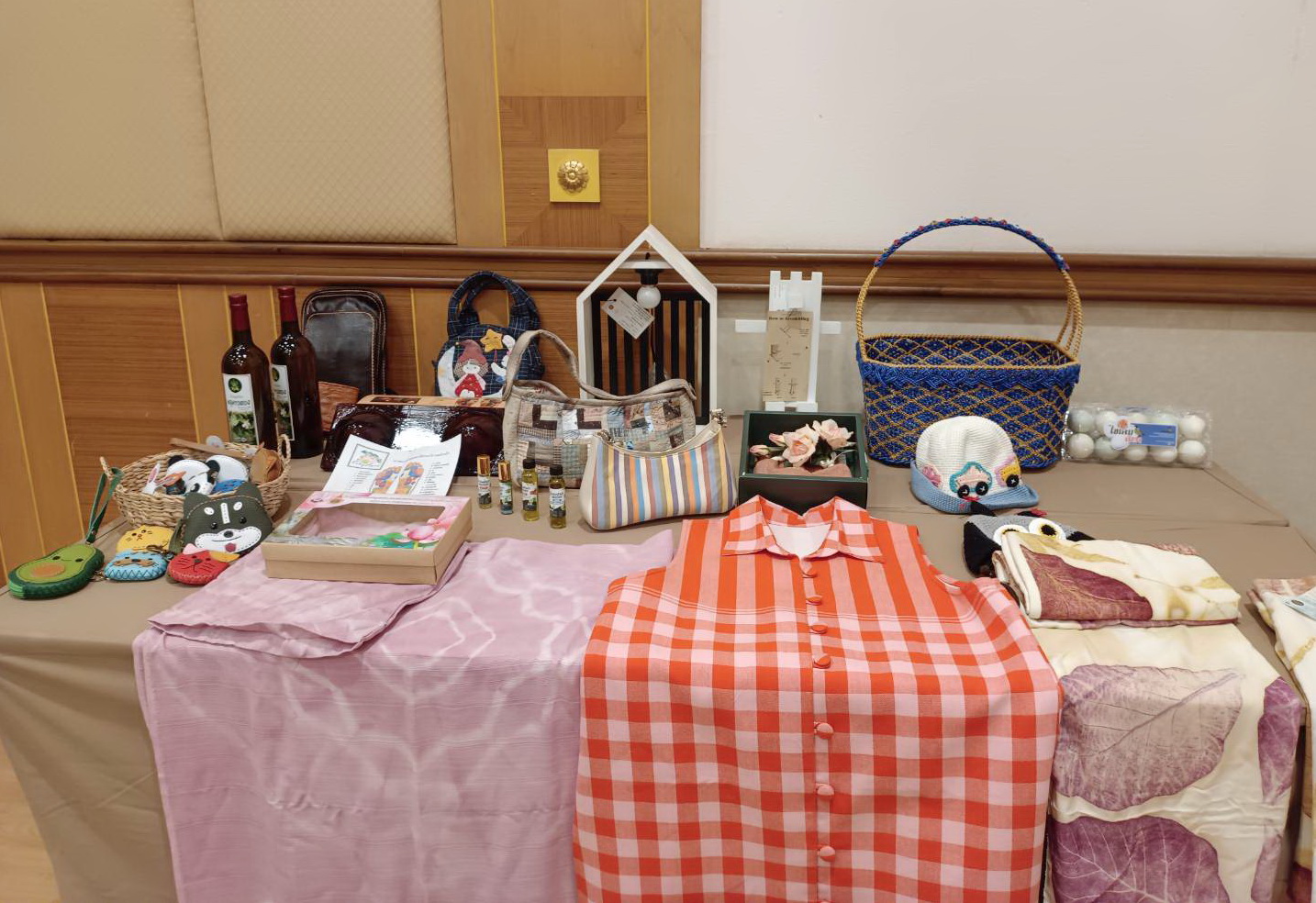 พช.ปทุมธานี “ดำเนินโครงการส่งเสริมกระบวนการเครือข่ายองค์ความรู้ (Knowledge – Based OTOP : KBO) ประชุมเชิงปฏิบัติการพัฒนาขีดความสามารถในการส่งเสริมและพัฒนาผลิตภัณฑ์ผู้ผลิต OTOP จังหวัดปทุมธานี”