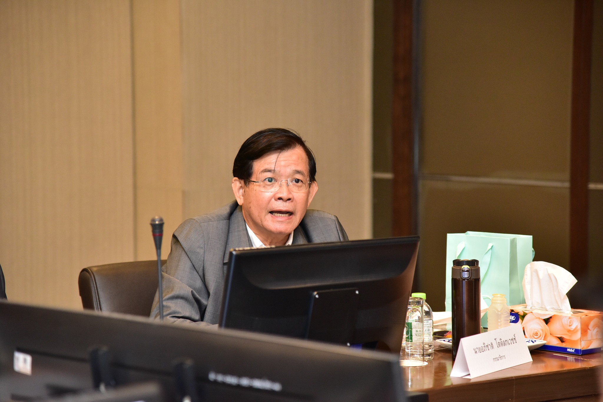 พช.ปทุมธานี “ร่วมต้อนรับคณะกรรมาธิการวุฒิสภา ลงพื้นที่จังหวัดปทุมธานีติดตามความคืบหน้าโครงการวิจัยยกระดับมาตรฐานพืชสมุนไพรไทยปลอดภัยเพื่อสุขภาพและการใช้ประโยชน์ทางการแพทย์อย่างยั่งยืน”