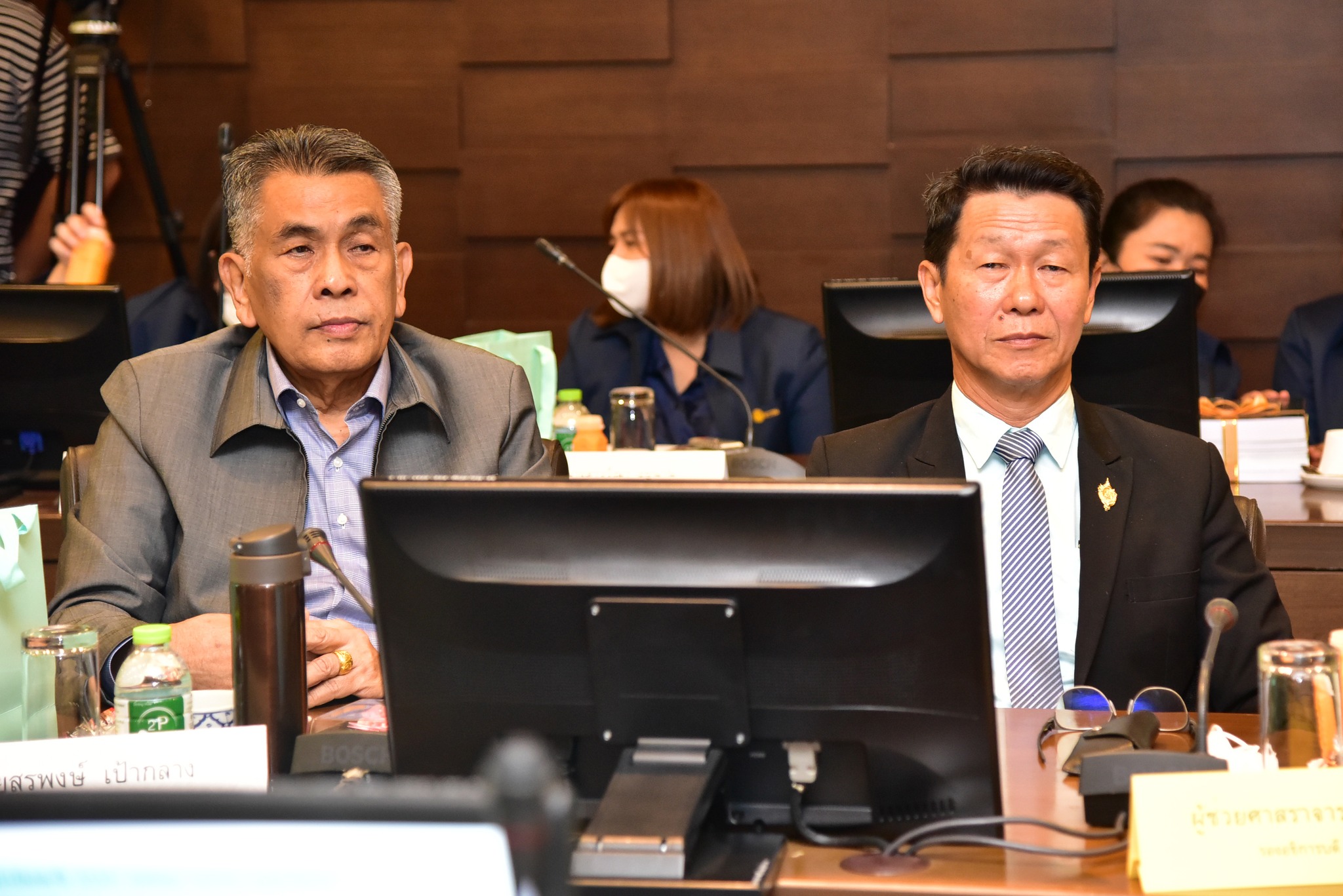 พช.ปทุมธานี “ร่วมต้อนรับคณะกรรมาธิการวุฒิสภา ลงพื้นที่จังหวัดปทุมธานีติดตามความคืบหน้าโครงการวิจัยยกระดับมาตรฐานพืชสมุนไพรไทยปลอดภัยเพื่อสุขภาพและการใช้ประโยชน์ทางการแพทย์อย่างยั่งยืน”