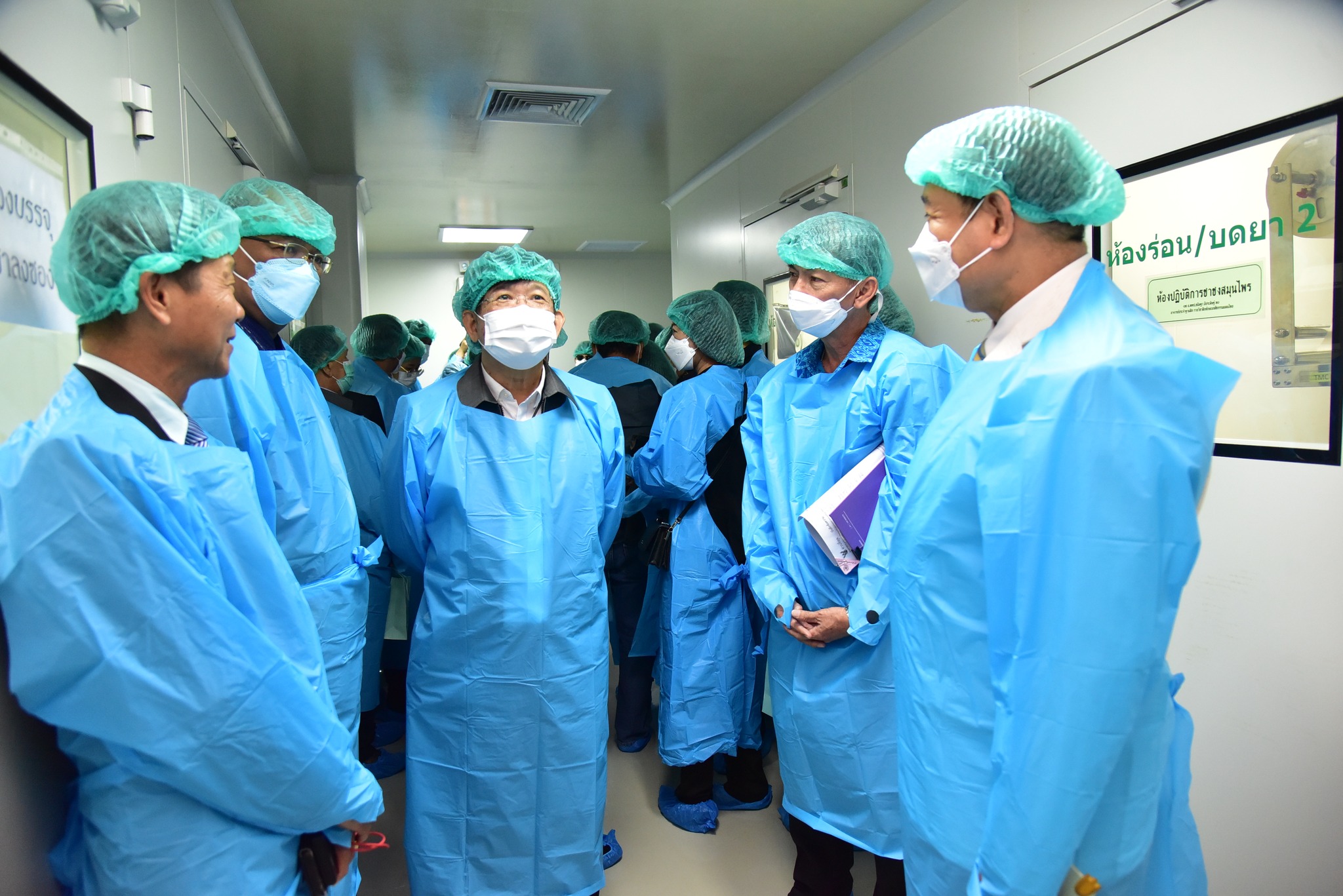 พช.ปทุมธานี “ร่วมต้อนรับคณะกรรมาธิการวุฒิสภา ลงพื้นที่จังหวัดปทุมธานีติดตามความคืบหน้าโครงการวิจัยยกระดับมาตรฐานพืชสมุนไพรไทยปลอดภัยเพื่อสุขภาพและการใช้ประโยชน์ทางการแพทย์อย่างยั่งยืน”