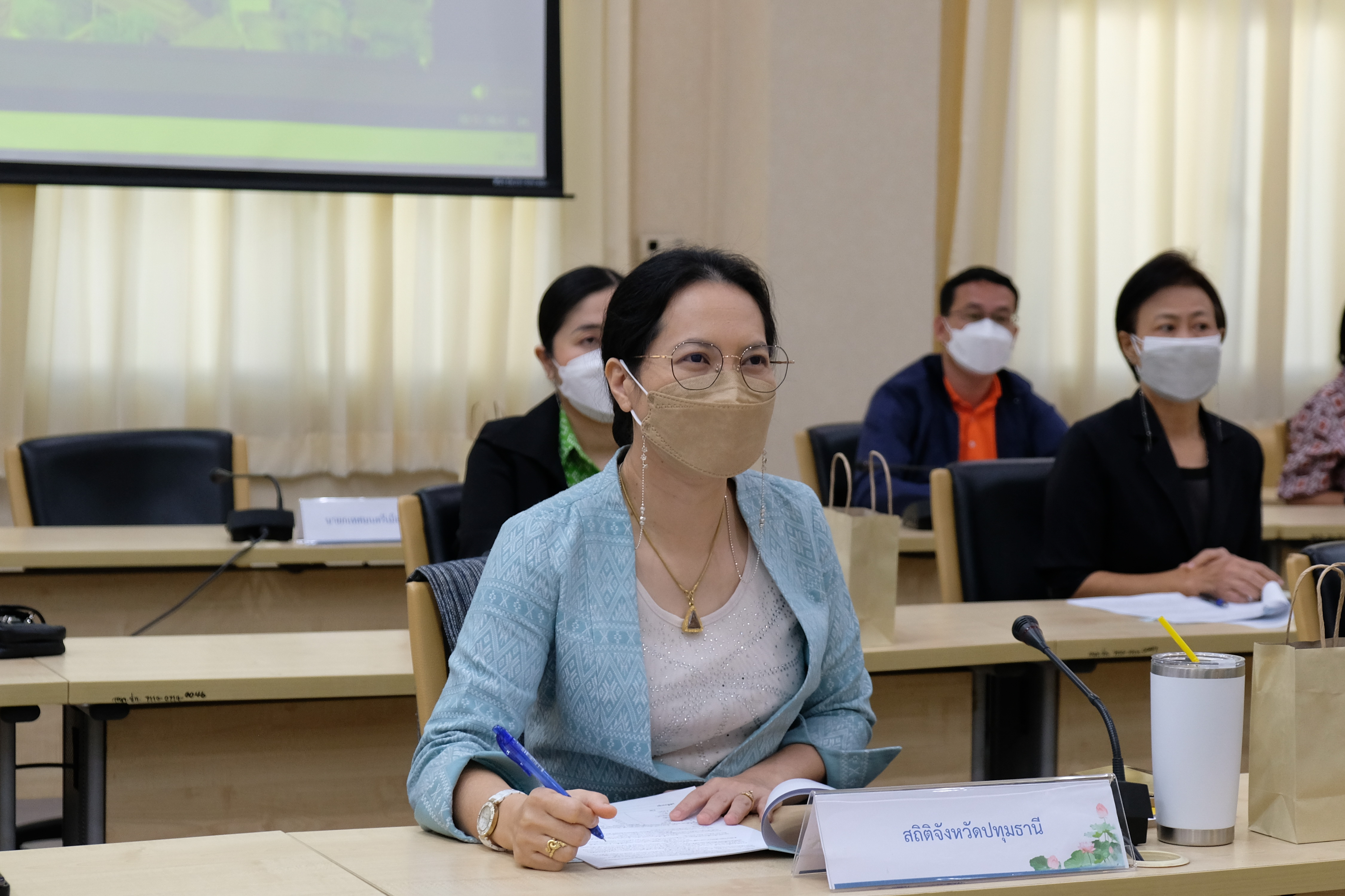 พช.ปทุมธานี “ร่วมประชุมคณะกรรมการบริหารศูนย์อำนวยการขจัดความยากจนและพัฒนาคนทุกช่วงวัยอย่างยั่งยืน ตามหลักปรัชญาของเศรษฐกิจพอเพียงจังหวัดปทุมธานี (คจพ.จ.ปท.) ครั้งที่ ๑/๒๕๖๖”