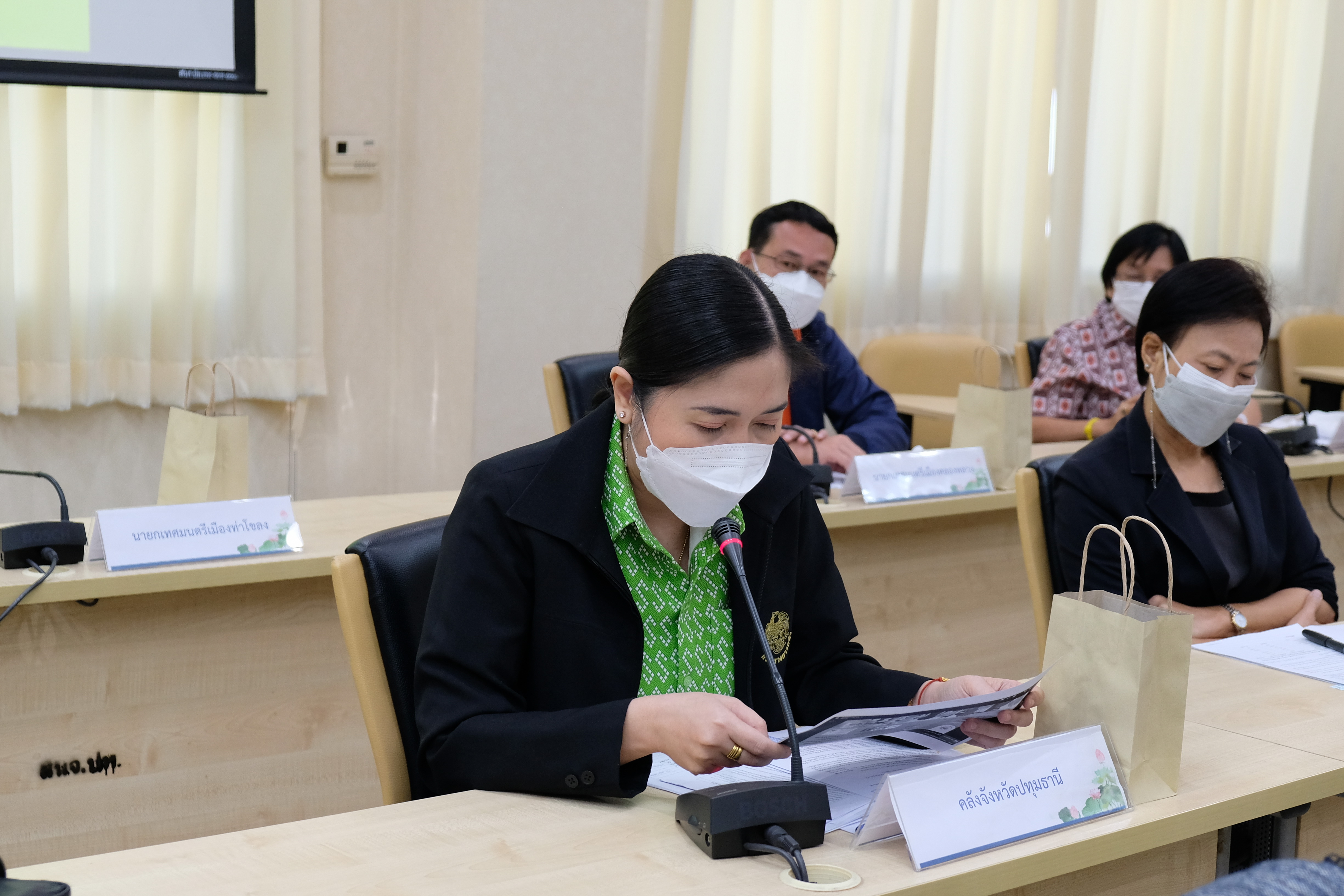 พช.ปทุมธานี “ร่วมประชุมคณะกรรมการบริหารศูนย์อำนวยการขจัดความยากจนและพัฒนาคนทุกช่วงวัยอย่างยั่งยืน ตามหลักปรัชญาของเศรษฐกิจพอเพียงจังหวัดปทุมธานี (คจพ.จ.ปท.) ครั้งที่ ๑/๒๕๖๖”