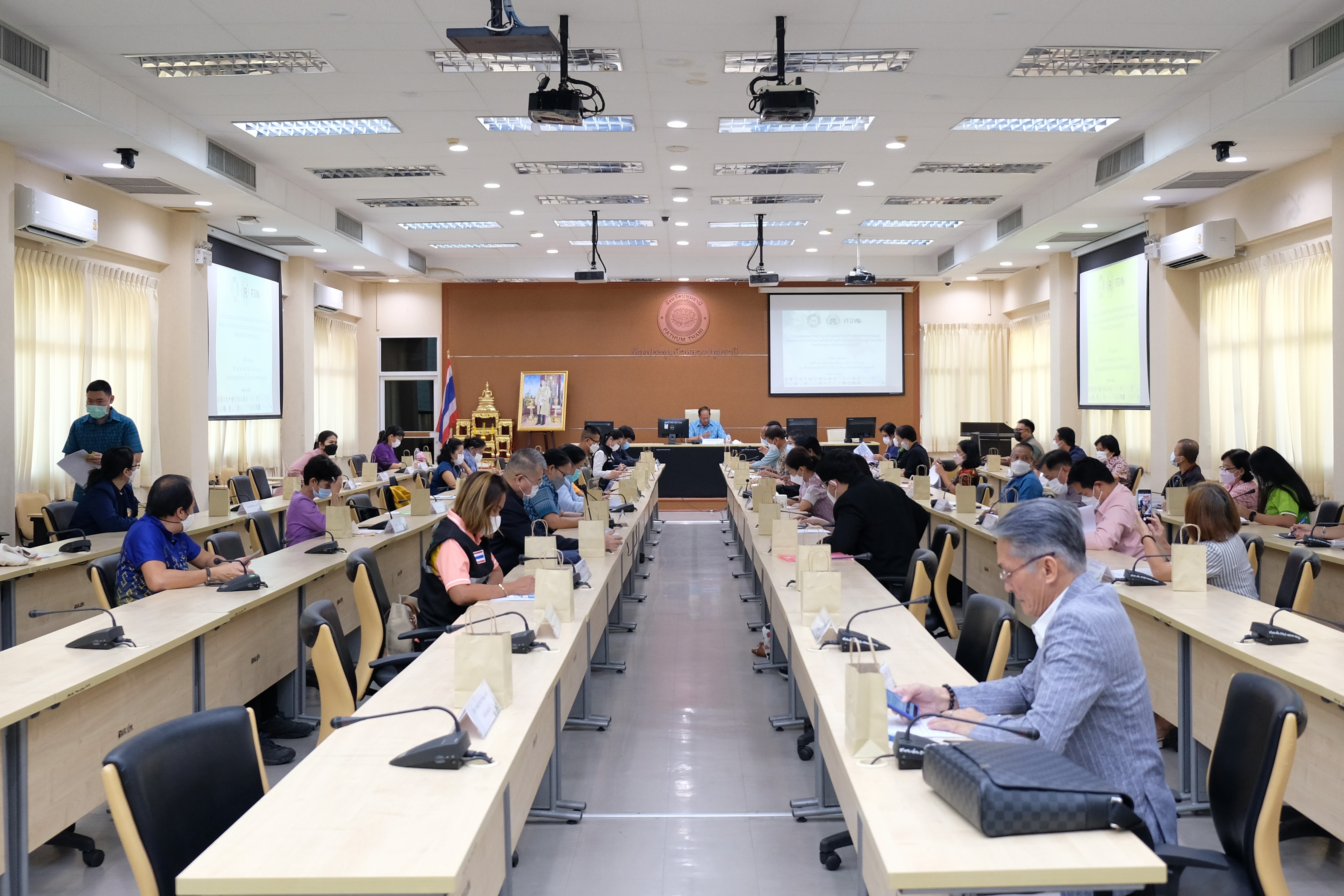 พช.ปทุมธานี “ร่วมประชุมคณะกรรมการบริหารศูนย์อำนวยการขจัดความยากจนและพัฒนาคนทุกช่วงวัยอย่างยั่งยืน ตามหลักปรัชญาของเศรษฐกิจพอเพียงจังหวัดปทุมธานี (คจพ.จ.ปท.) ครั้งที่ ๑/๒๕๖๖”