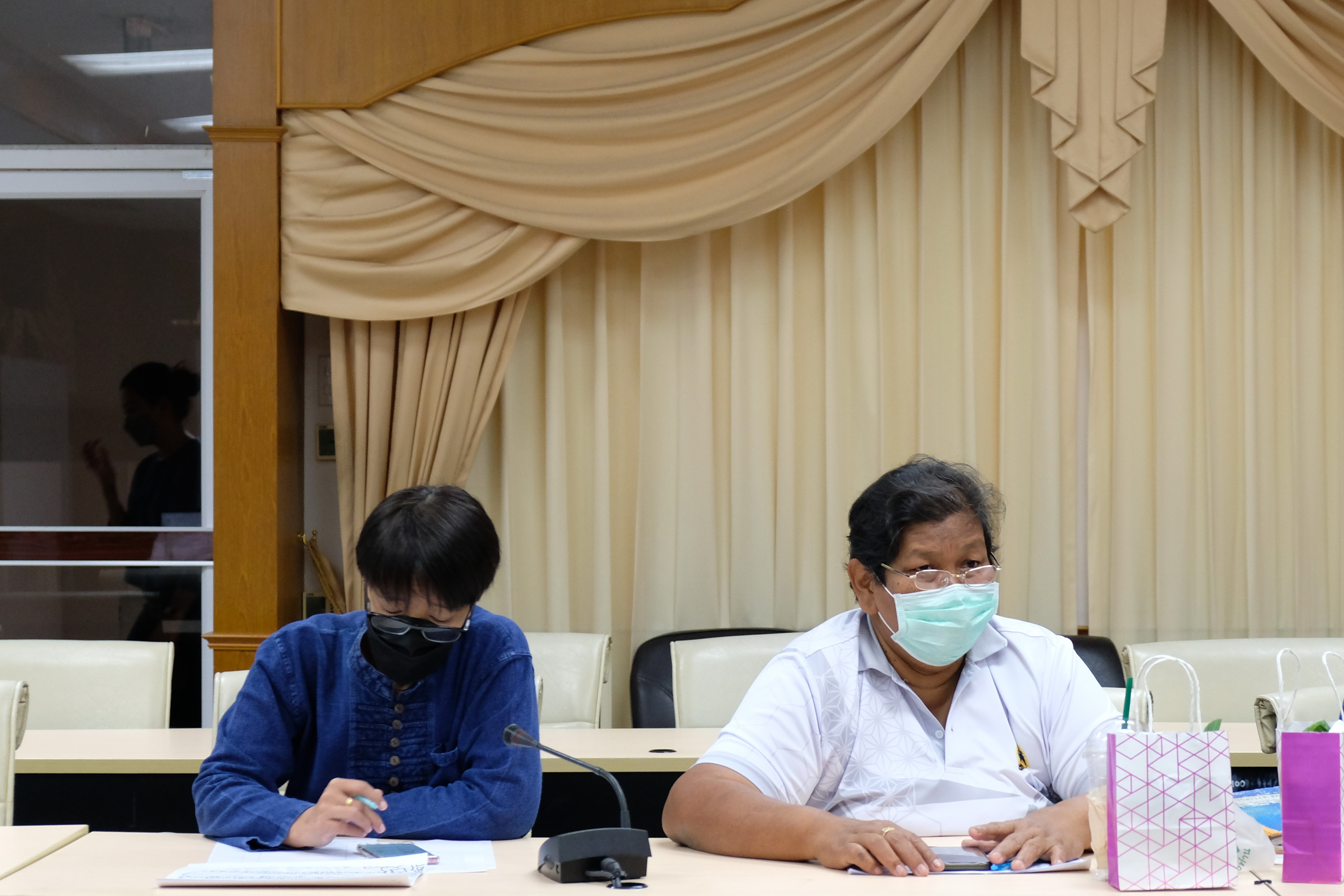 พช.ปทุมธานี “ดำเนินโครงการประชุมเชิงปฏิบัติการเพิ่มศักยภาพงานทุนชุมชนเสริมสร้างธรรมาภิบาลและการเข้าถึงแหล่งทุน เพื่อส่งเสริมและยกระดับเศรษฐกิจฐานรากให้มั่นคง”