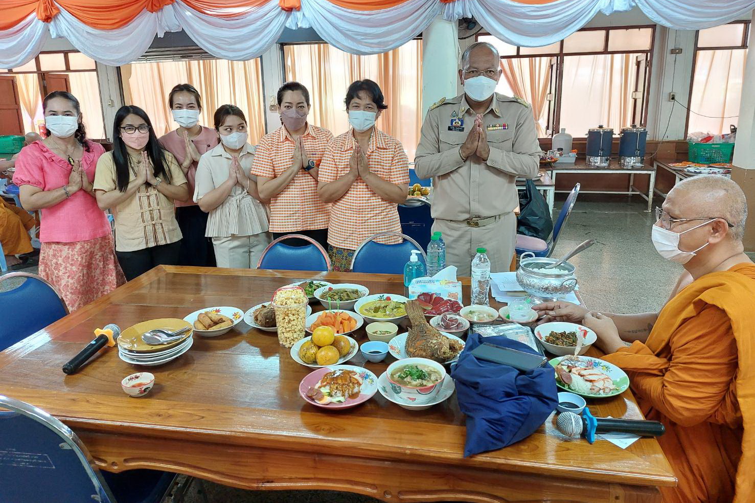 พช.ปทุมธานี “เป็นเจ้าภาพถวายภัตตาหารเพลและน้ำปานะแด่พระภิกษุสงฆ์ โครงการบรรพชาอุปสมบท ๙๙ รูป เพื่อถวายพระพรชัยมงคลแด่สมเด็จพระเจ้าลูกเธอ เจ้าฟ้าพัชรกิติยาภา นเรนทิราเทพยวดี กรมหลวงราชสาริณีสิริพัชร มหาวัชรราชธิดา”