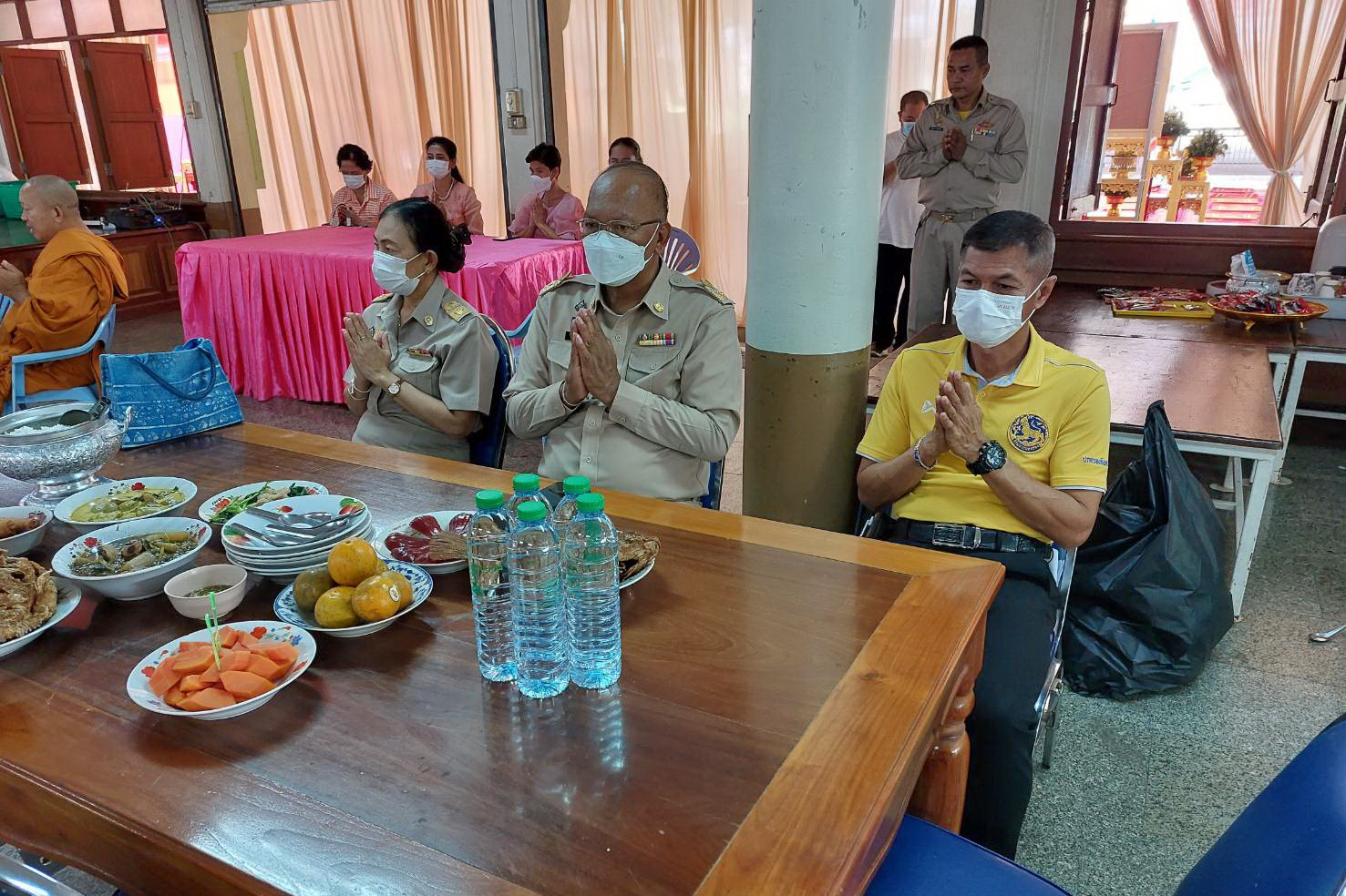 พช.ปทุมธานี “เป็นเจ้าภาพถวายภัตตาหารเพลและน้ำปานะแด่พระภิกษุสงฆ์ โครงการบรรพชาอุปสมบท ๙๙ รูป เพื่อถวายพระพรชัยมงคลแด่สมเด็จพระเจ้าลูกเธอ เจ้าฟ้าพัชรกิติยาภา นเรนทิราเทพยวดี กรมหลวงราชสาริณีสิริพัชร มหาวัชรราชธิดา”