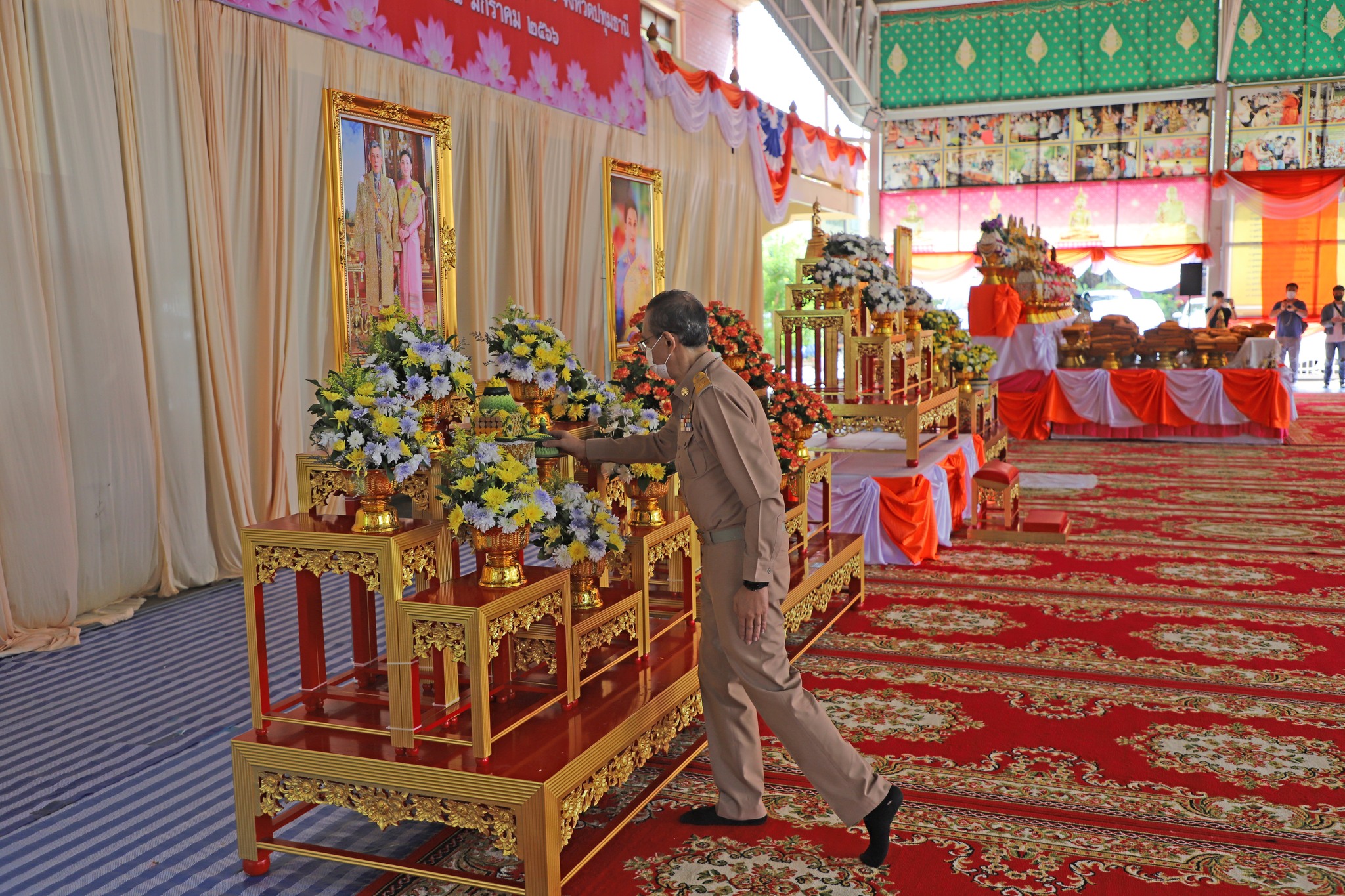 พช.ปทุมธานี “ร่วมประกอบพิธีปลงผมนาค โครงการบรรพชาอุปสมบท ๙๙ รูป เพื่อถวายพระพรชัยมงคลแด่สมเด็จพระเจ้าลูกเธอ เจ้าฟ้าพัชรกิติยาภาฯ ให้ทรงหายจากพระอาการประชวรและทรงมีพระพลานามัยสมบูรณ์แข็งแรงโดยเร็ววัน”
