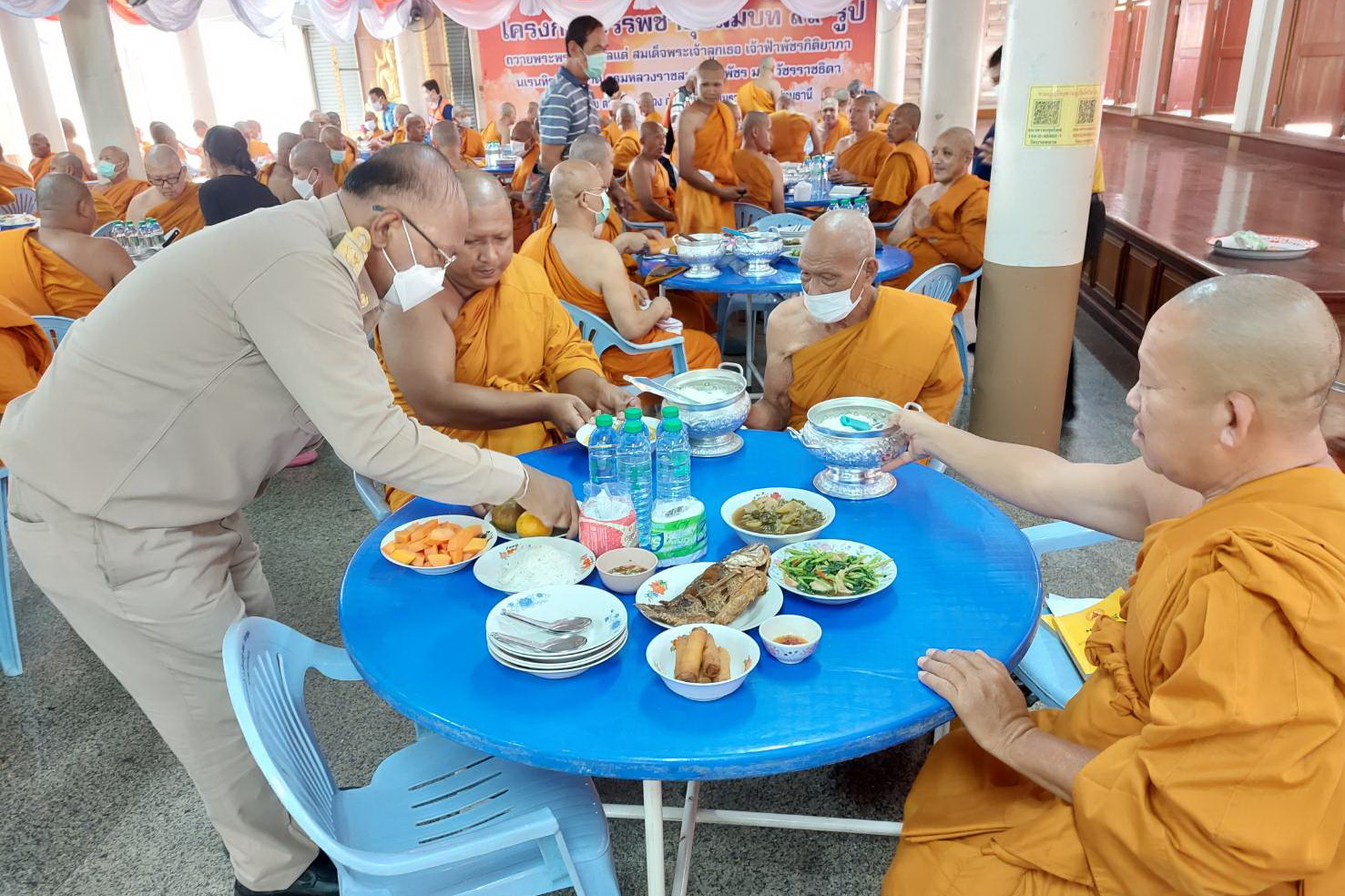 พช.ปทุมธานี “เป็นเจ้าภาพถวายภัตตาหารเพลและน้ำปานะแด่พระภิกษุสงฆ์ โครงการบรรพชาอุปสมบท ๙๙ รูป เพื่อถวายพระพรชัยมงคลแด่สมเด็จพระเจ้าลูกเธอ เจ้าฟ้าพัชรกิติยาภา นเรนทิราเทพยวดี กรมหลวงราชสาริณีสิริพัชร มหาวัชรราชธิดา”