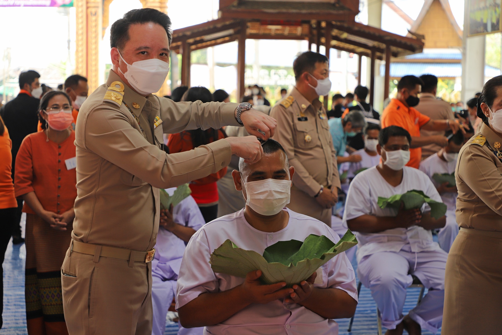 พช.ปทุมธานี “ร่วมประกอบพิธีปลงผมนาค โครงการบรรพชาอุปสมบท ๙๙ รูป เพื่อถวายพระพรชัยมงคลแด่สมเด็จพระเจ้าลูกเธอ เจ้าฟ้าพัชรกิติยาภาฯ ให้ทรงหายจากพระอาการประชวรและทรงมีพระพลานามัยสมบูรณ์แข็งแรงโดยเร็ววัน”