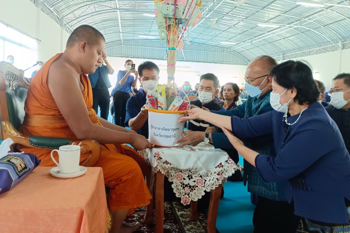 พช.ปทุมธานี “เสริมสร้างความเข้มแข็งของชุมชน จัดกิจกรรมวันครบรอบ ๕๔ ปี ผู้นำอาสาพัฒนาชุมชน”