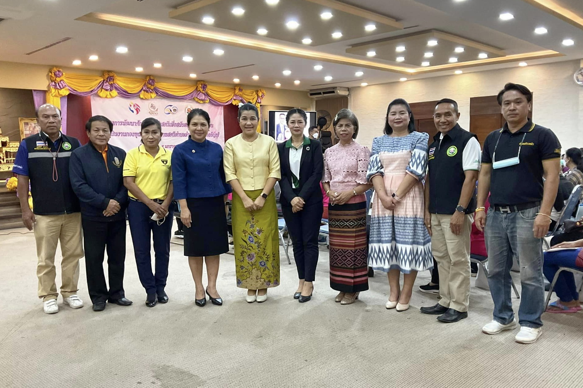 พช.ปทุมธานี “สพอ.ธัญบุรี เสริมพลังสตรีทางเศรษฐกิจ ผ่านโครงการพัฒนาศักยภาพผู้นำสตรีเพื่อสนับสนุนการขับเคลื่อนการดำเนินงานกองทุนพัฒนาบทบาทสตรีตำบลลำผักกูด”