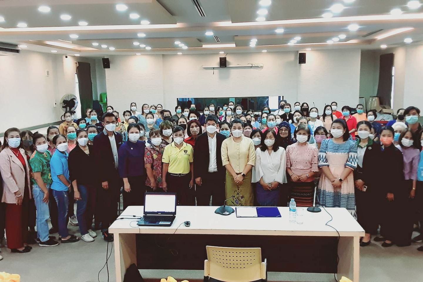 พช.ปทุมธานี “สพอ.ธัญบุรี เสริมพลังสตรีทางเศรษฐกิจ ผ่านโครงการพัฒนาศักยภาพผู้นำสตรีเพื่อสนับสนุนการขับเคลื่อนการดำเนินงานกองทุนพัฒนาบทบาทสตรีตำบลลำผักกูด”