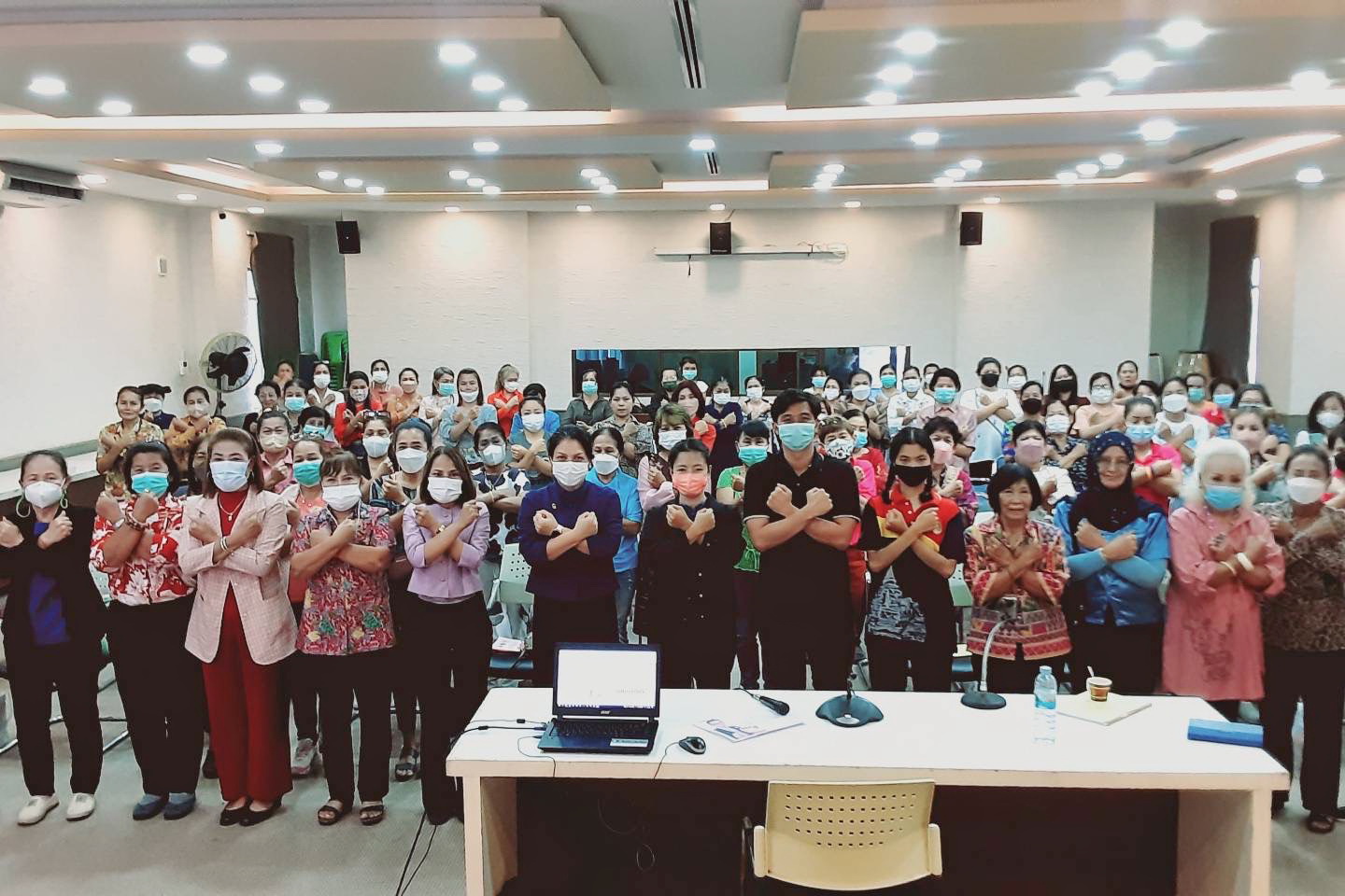 พช.ปทุมธานี “สพอ.ธัญบุรี เสริมพลังสตรีทางเศรษฐกิจ ผ่านโครงการพัฒนาศักยภาพผู้นำสตรีเพื่อสนับสนุนการขับเคลื่อนการดำเนินงานกองทุนพัฒนาบทบาทสตรีตำบลลำผักกูด”