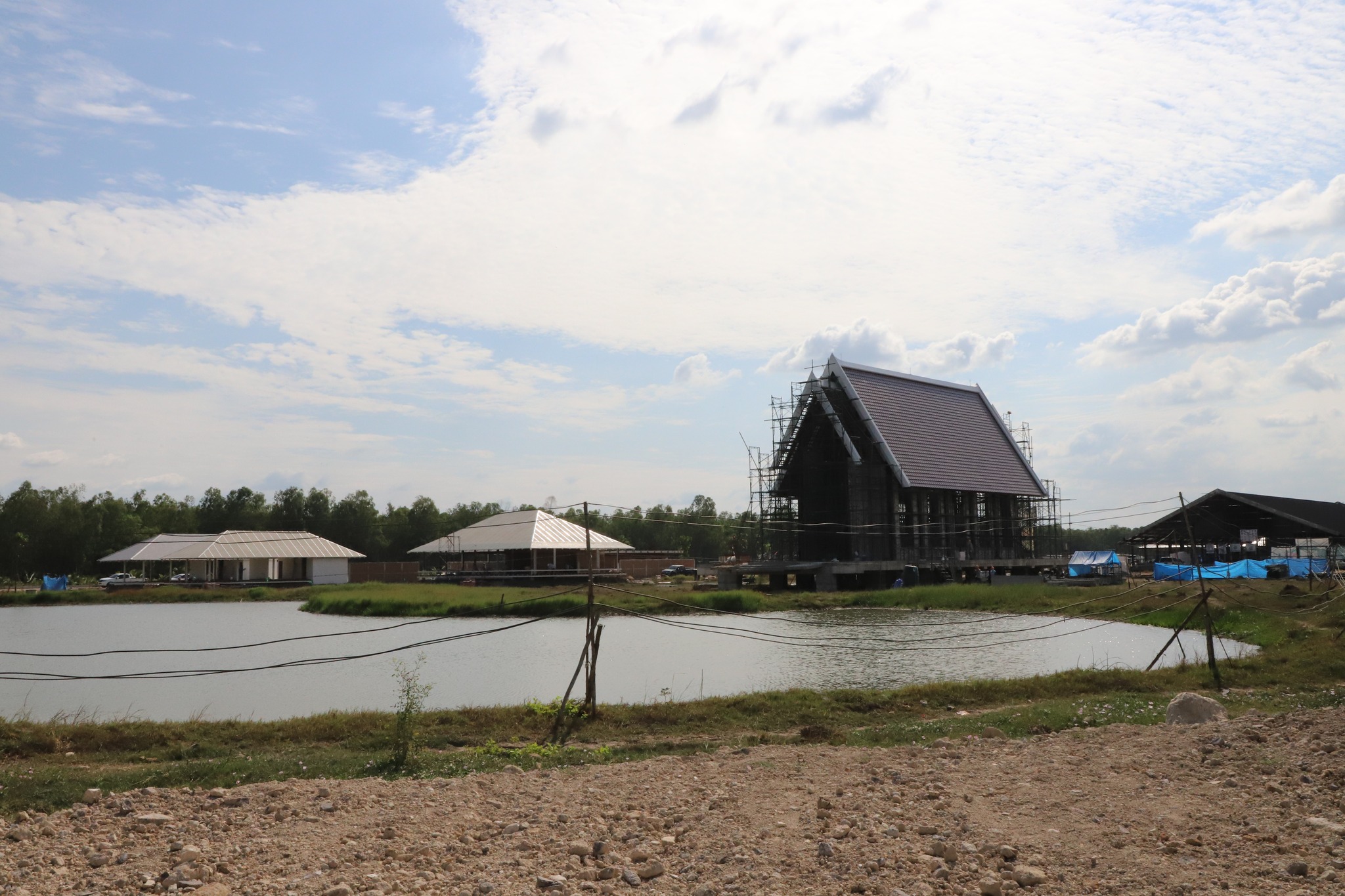 พช.ปทุมธานี “ร่วมลงพื้นที่ติดตามความก้าวหน้าการดำเนินงานพัฒนาพื้นที่สถานปฏิบัติธรรม สมเด็จพระสังฆราช (อมฺพรมหาเถร) จังหวัดปทุมธานี”