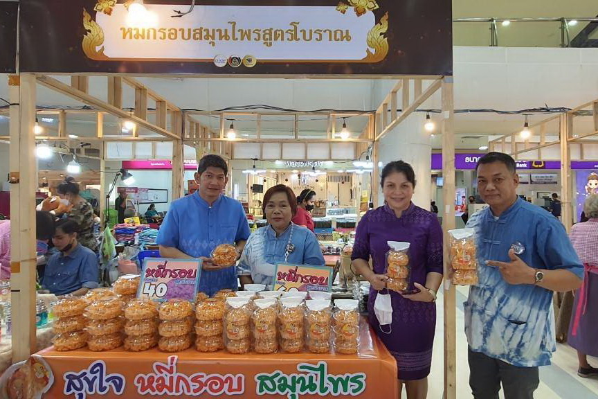 พช.ปทุมธานี “สพอ.ธัญบุรี ขับเคลื่อนการพัฒนาเศรษฐกิจฐานราก ส่งเสริมช่องทางการตลาดให้ผู้ผลิต ผู้ประกอบการ OTOP จัดงาน ของดี ของเด่น โอทอปธัญบุรี จังหวัดปทุมธานี ครั้งที่ ๕”