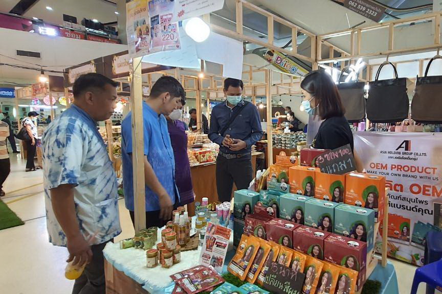 พช.ปทุมธานี “สพอ.ธัญบุรี ขับเคลื่อนการพัฒนาเศรษฐกิจฐานราก ส่งเสริมช่องทางการตลาดให้ผู้ผลิต ผู้ประกอบการ OTOP จัดงาน ของดี ของเด่น โอทอปธัญบุรี จังหวัดปทุมธานี ครั้งที่ ๕”