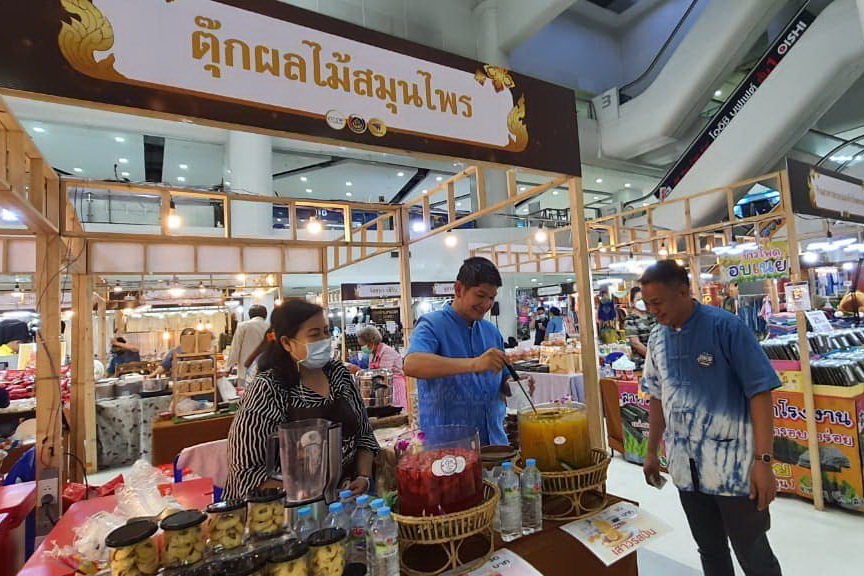 พช.ปทุมธานี “สพอ.ธัญบุรี ขับเคลื่อนการพัฒนาเศรษฐกิจฐานราก ส่งเสริมช่องทางการตลาดให้ผู้ผลิต ผู้ประกอบการ OTOP จัดงาน ของดี ของเด่น โอทอปธัญบุรี จังหวัดปทุมธานี ครั้งที่ ๕”