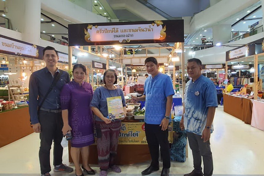 พช.ปทุมธานี “สพอ.ธัญบุรี ขับเคลื่อนการพัฒนาเศรษฐกิจฐานราก ส่งเสริมช่องทางการตลาดให้ผู้ผลิต ผู้ประกอบการ OTOP จัดงาน ของดี ของเด่น โอทอปธัญบุรี จังหวัดปทุมธานี ครั้งที่ ๕”