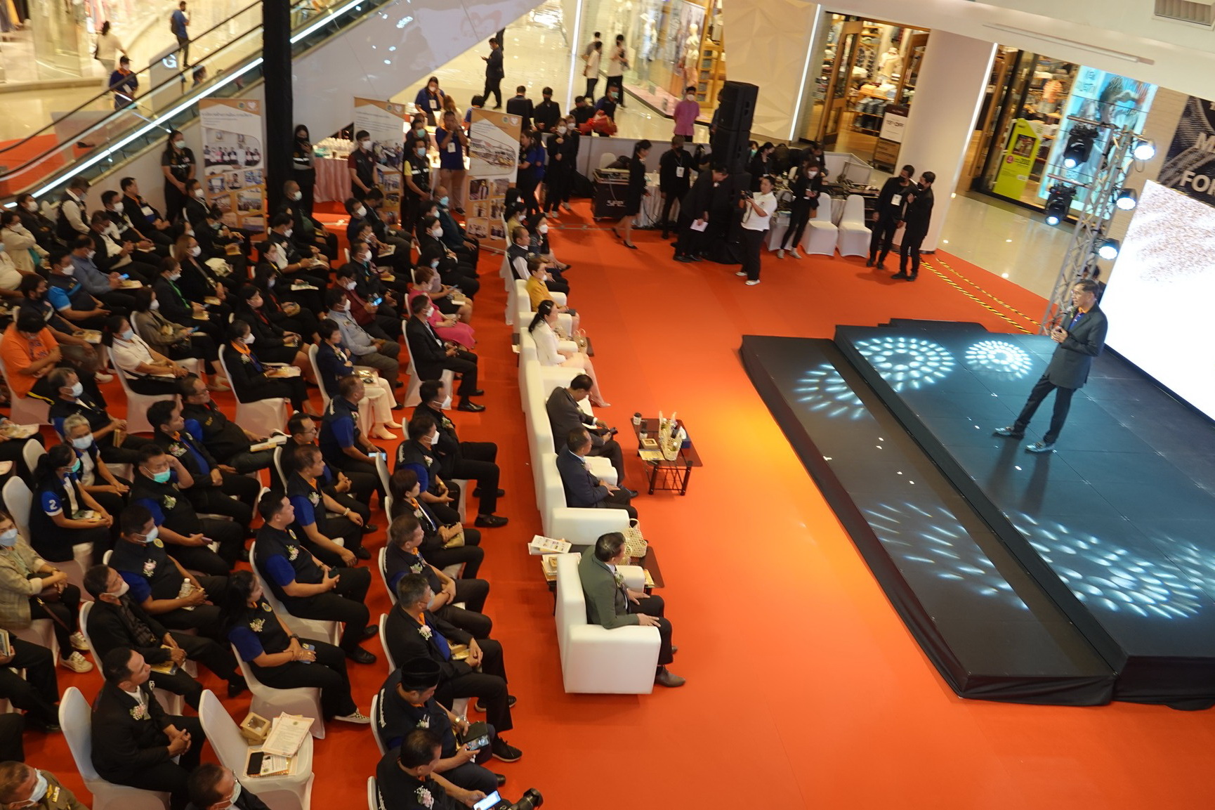 พช.ปทุมธานี “ร่วมงานแถลงผลงานองค์การบริหารส่วนจังหวัดปทุมธานี ๒ ปี ชู ๖ นโยบายพลิกโฉมปทุมธานีสู่ความเป็นเมืองอัจฉริยะมั่นคงปลอดภัย”