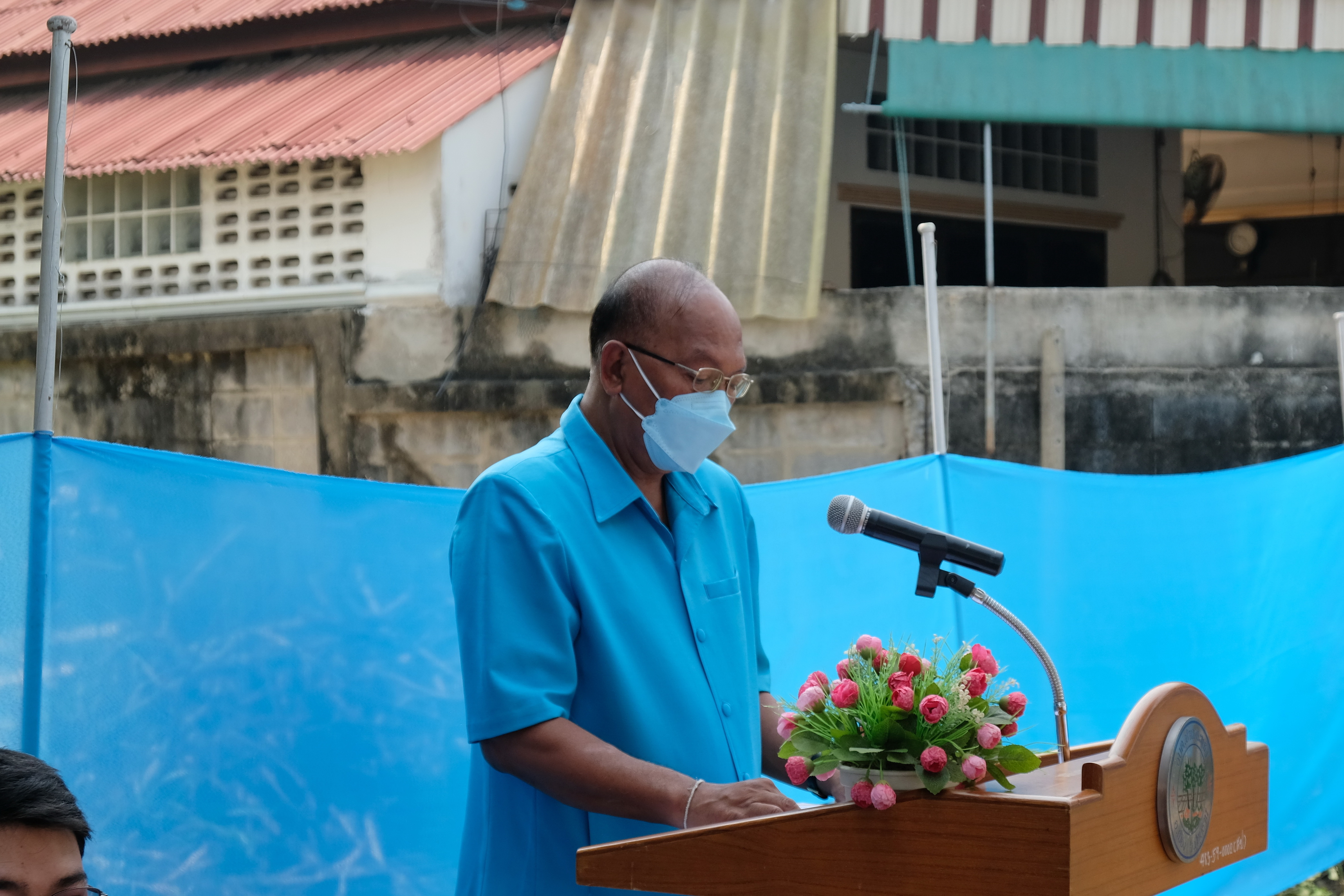 พช.ปทุมธานี “ผู้ว่าราชการจังหวัดปทุมธานี ส่งมอบบ้าน GLO พร้อมมอบเครื่องอุปโภค ครัวเรือนตกเกณฑ์ TPMAP”