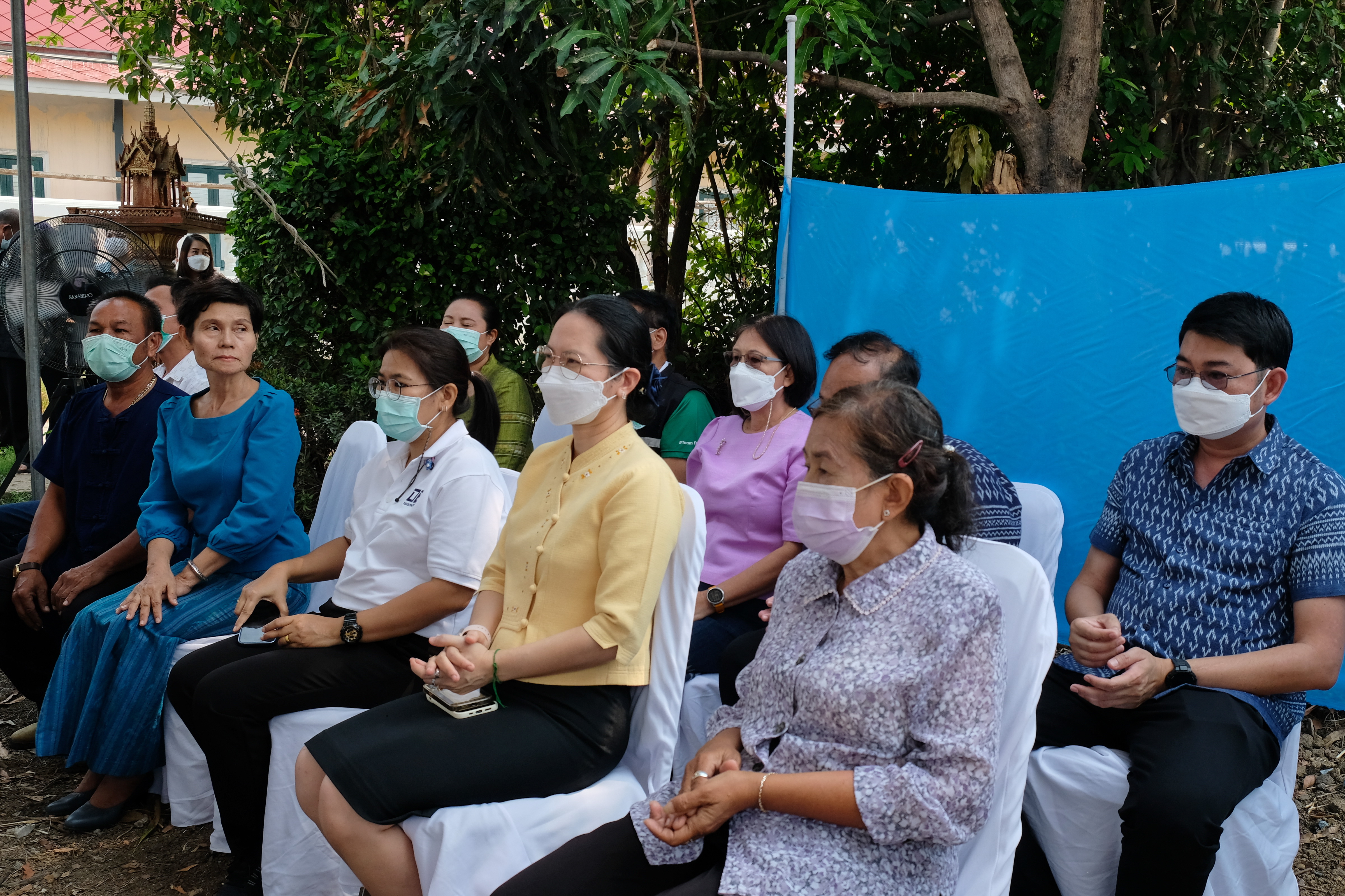 พช.ปทุมธานี “ผู้ว่าราชการจังหวัดปทุมธานี ส่งมอบบ้าน GLO พร้อมมอบเครื่องอุปโภค ครัวเรือนตกเกณฑ์ TPMAP”