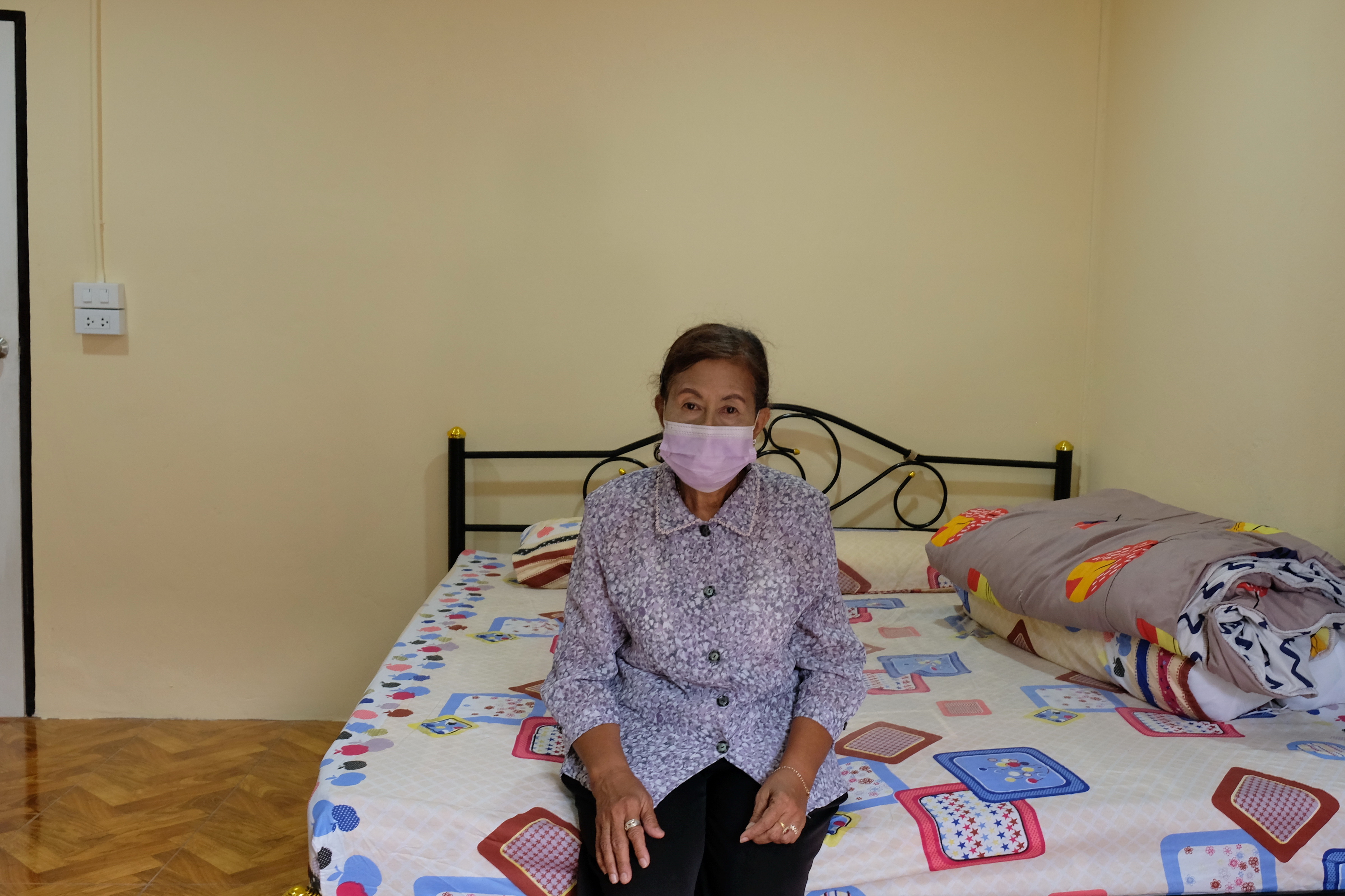 พช.ปทุมธานี “ผู้ว่าราชการจังหวัดปทุมธานี ส่งมอบบ้าน GLO พร้อมมอบเครื่องอุปโภค ครัวเรือนตกเกณฑ์ TPMAP”